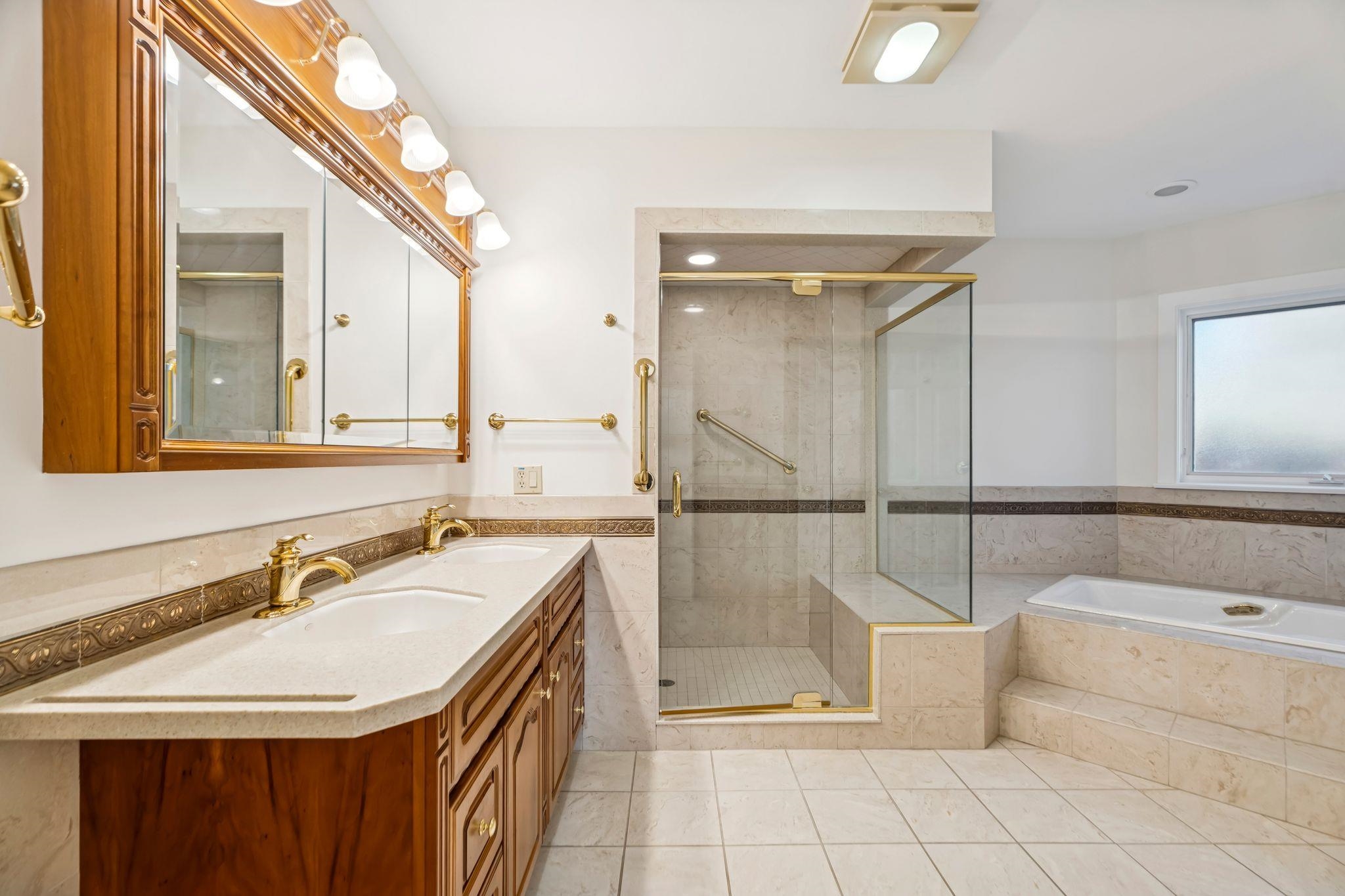 Lebanon, New Hampshire 03766, United States, 3 Bedrooms Bedrooms, ,3 BathroomsBathrooms,Residential,Active,227159