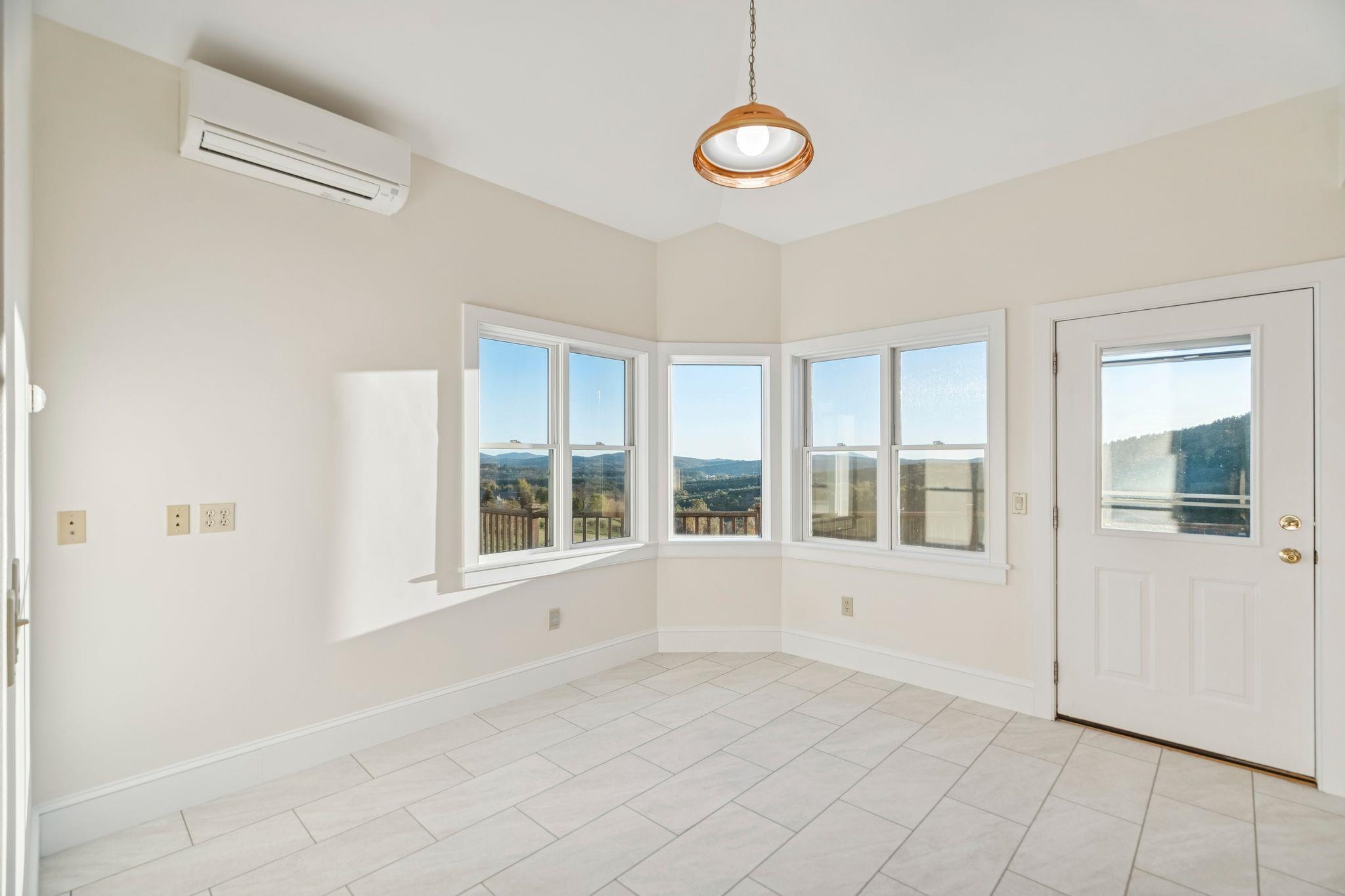 Lebanon, New Hampshire 03766, United States, 3 Bedrooms Bedrooms, ,3 BathroomsBathrooms,Residential,Active,227159