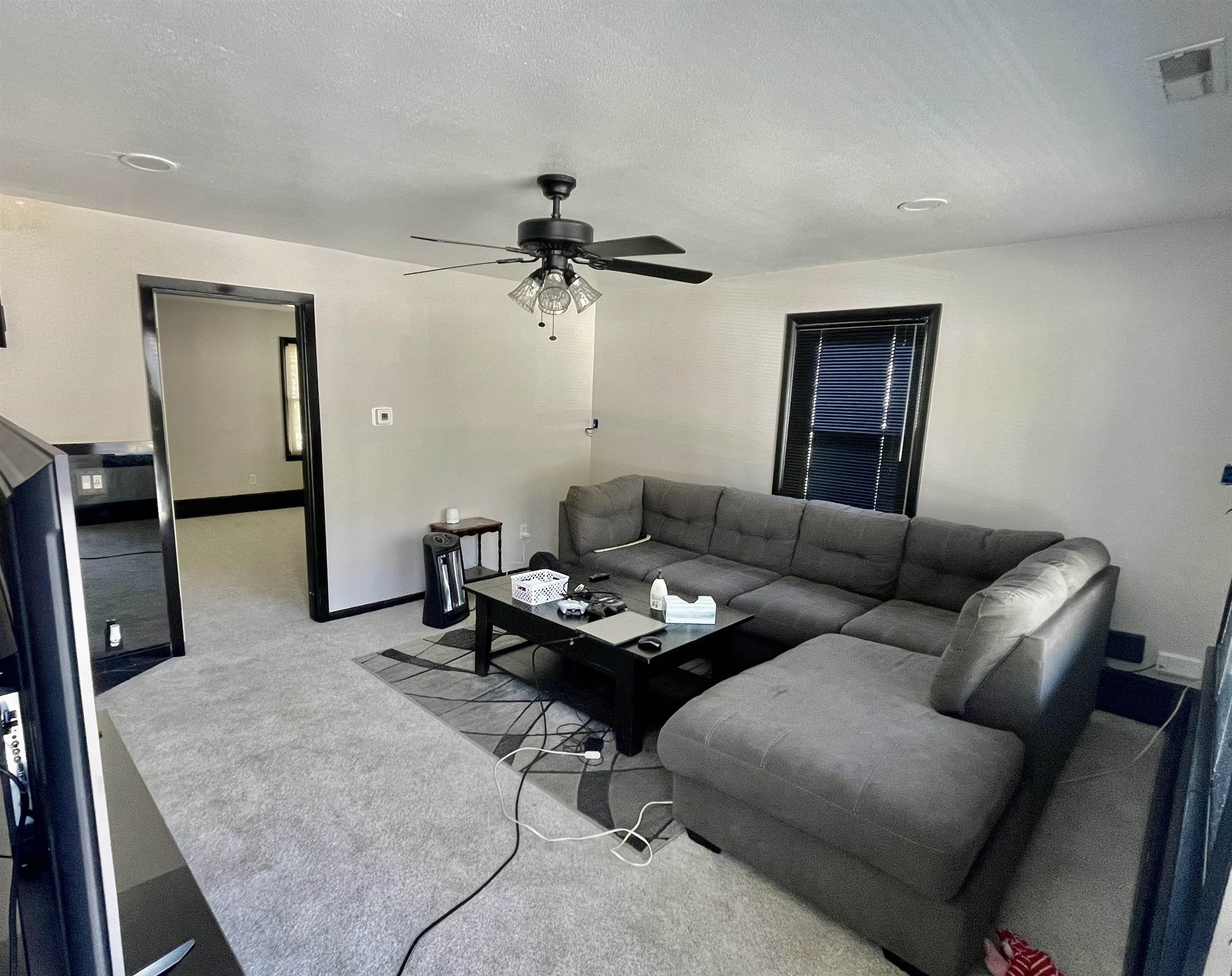 Manchester, New Hampshire 03103, United States, 3 Bedrooms Bedrooms, ,2 BathroomsBathrooms,Residential,Pending,117972