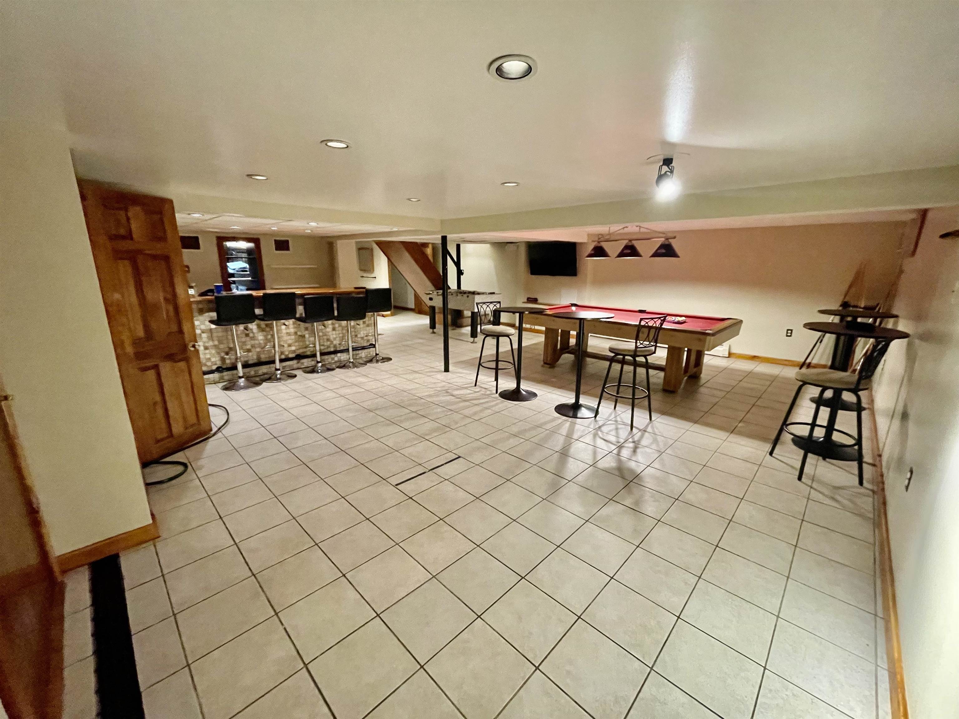 Manchester, New Hampshire 03103, United States, 3 Bedrooms Bedrooms, ,2 BathroomsBathrooms,Residential,Pending,117972