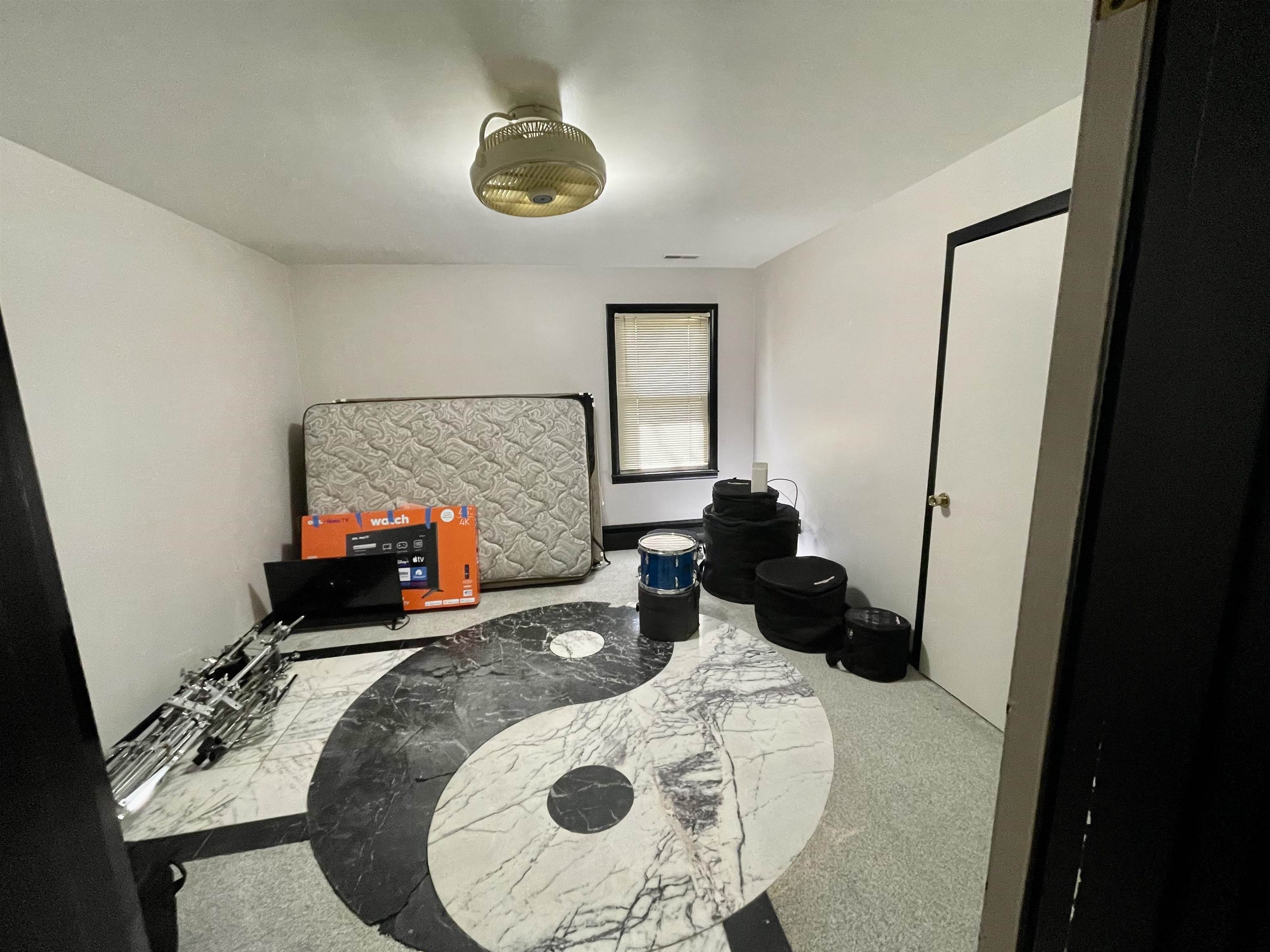 Manchester, New Hampshire 03103, United States, 3 Bedrooms Bedrooms, ,2 BathroomsBathrooms,Residential,Pending,117972