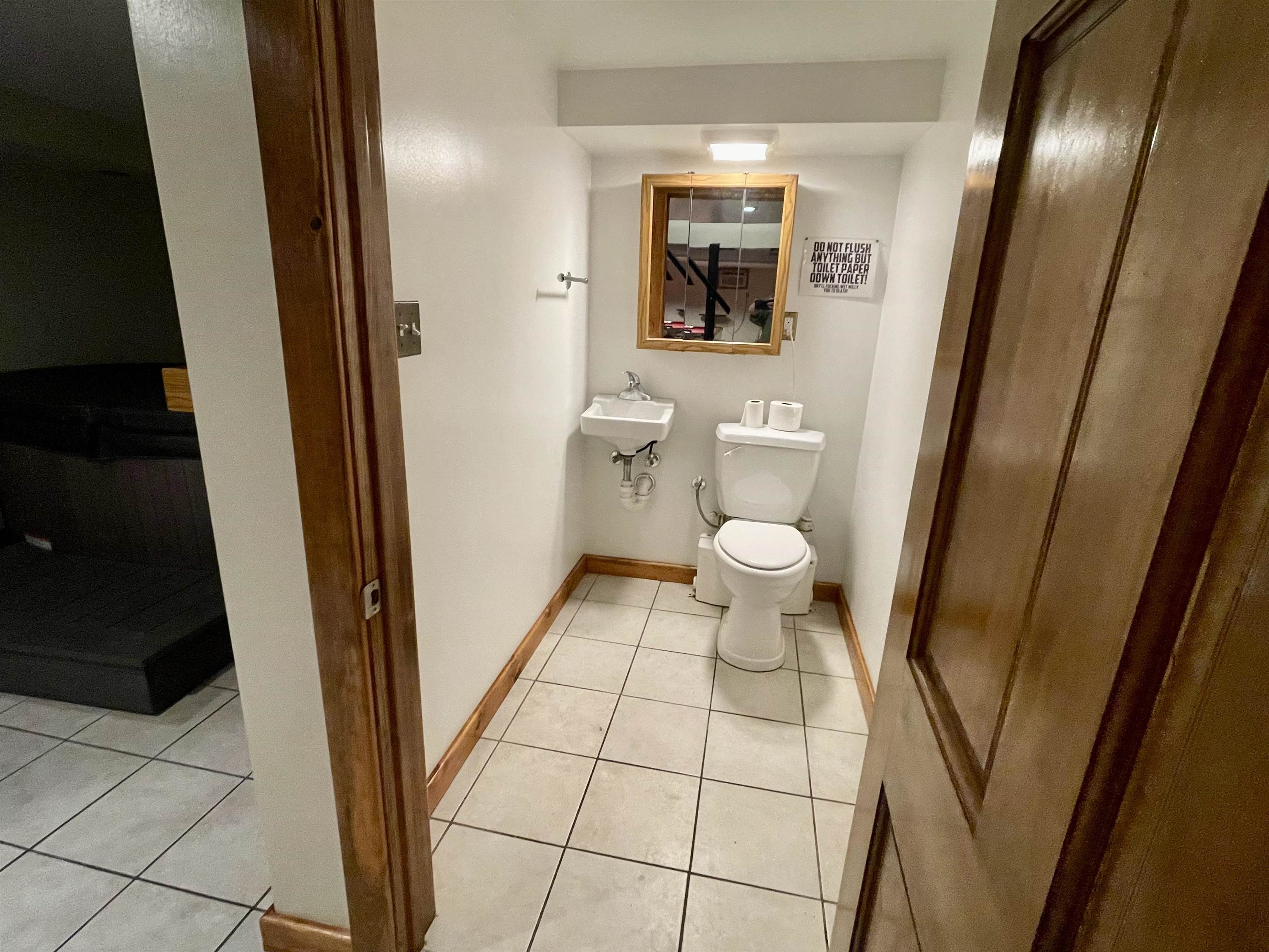 Manchester, New Hampshire 03103, United States, 3 Bedrooms Bedrooms, ,2 BathroomsBathrooms,Residential,Pending,117972