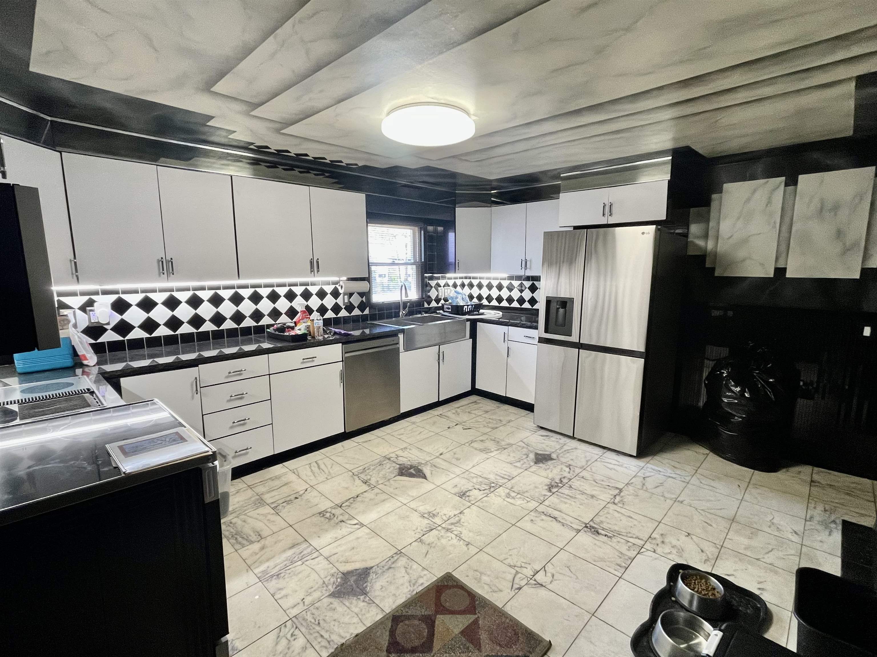 Manchester, New Hampshire 03103, United States, 3 Bedrooms Bedrooms, ,2 BathroomsBathrooms,Residential,Pending,117972