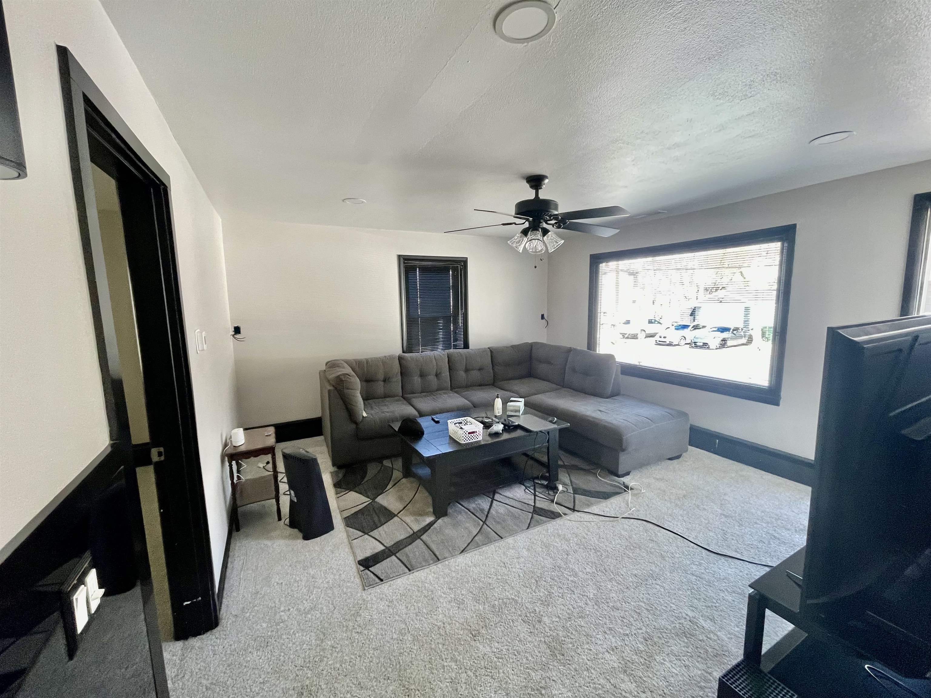 Manchester, New Hampshire 03103, United States, 3 Bedrooms Bedrooms, ,2 BathroomsBathrooms,Residential,Pending,117972