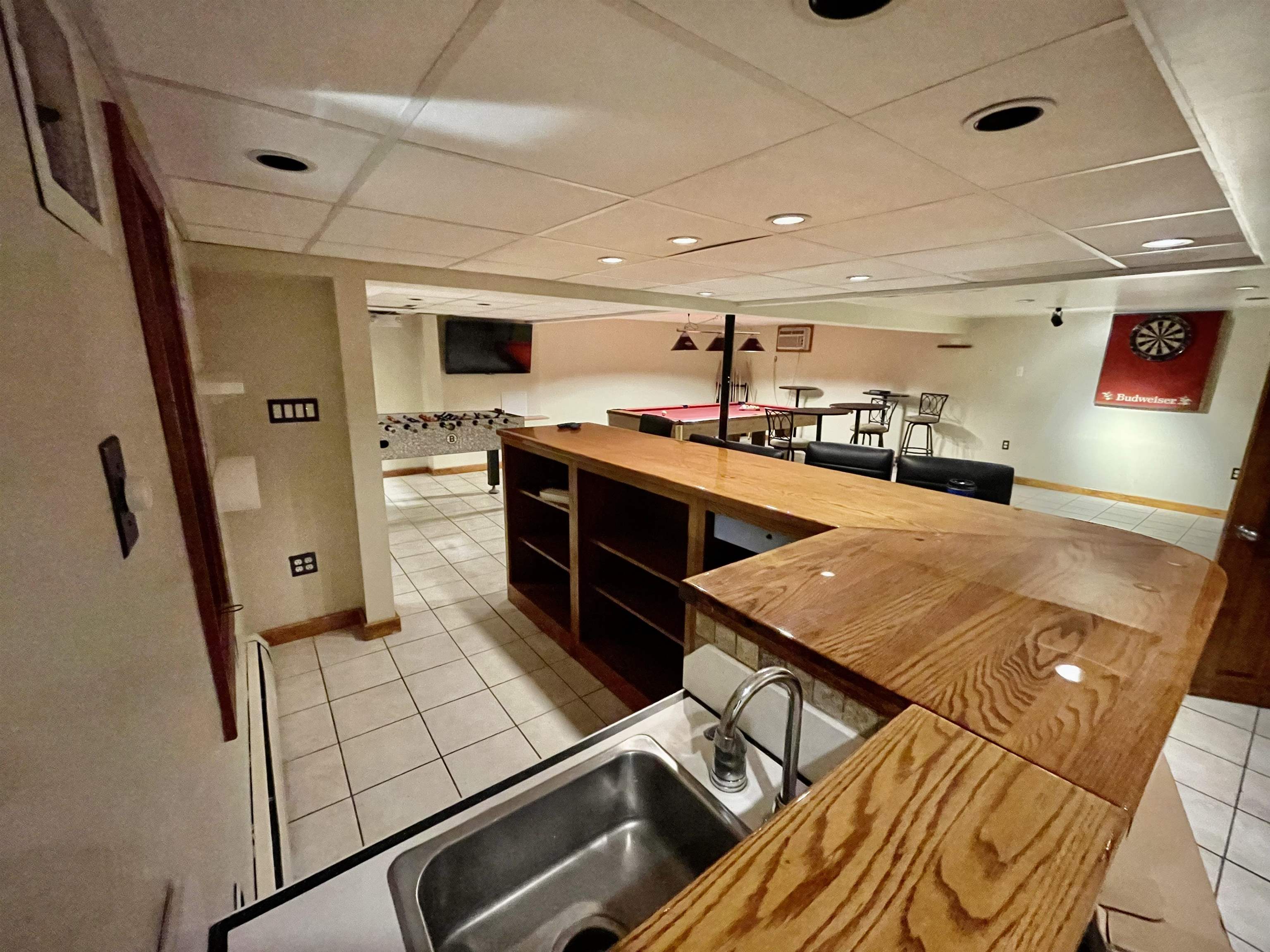 Manchester, New Hampshire 03103, United States, 3 Bedrooms Bedrooms, ,2 BathroomsBathrooms,Residential,Pending,117972