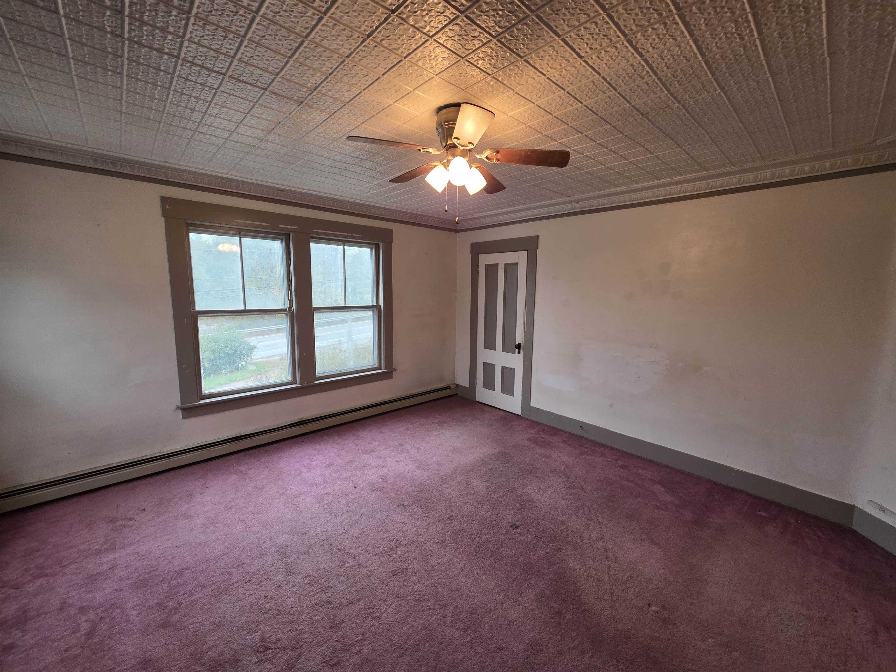 Weare, New Hampshire 03281, United States, 5 Bedrooms Bedrooms, ,3 BathroomsBathrooms,Residential,Active,226816