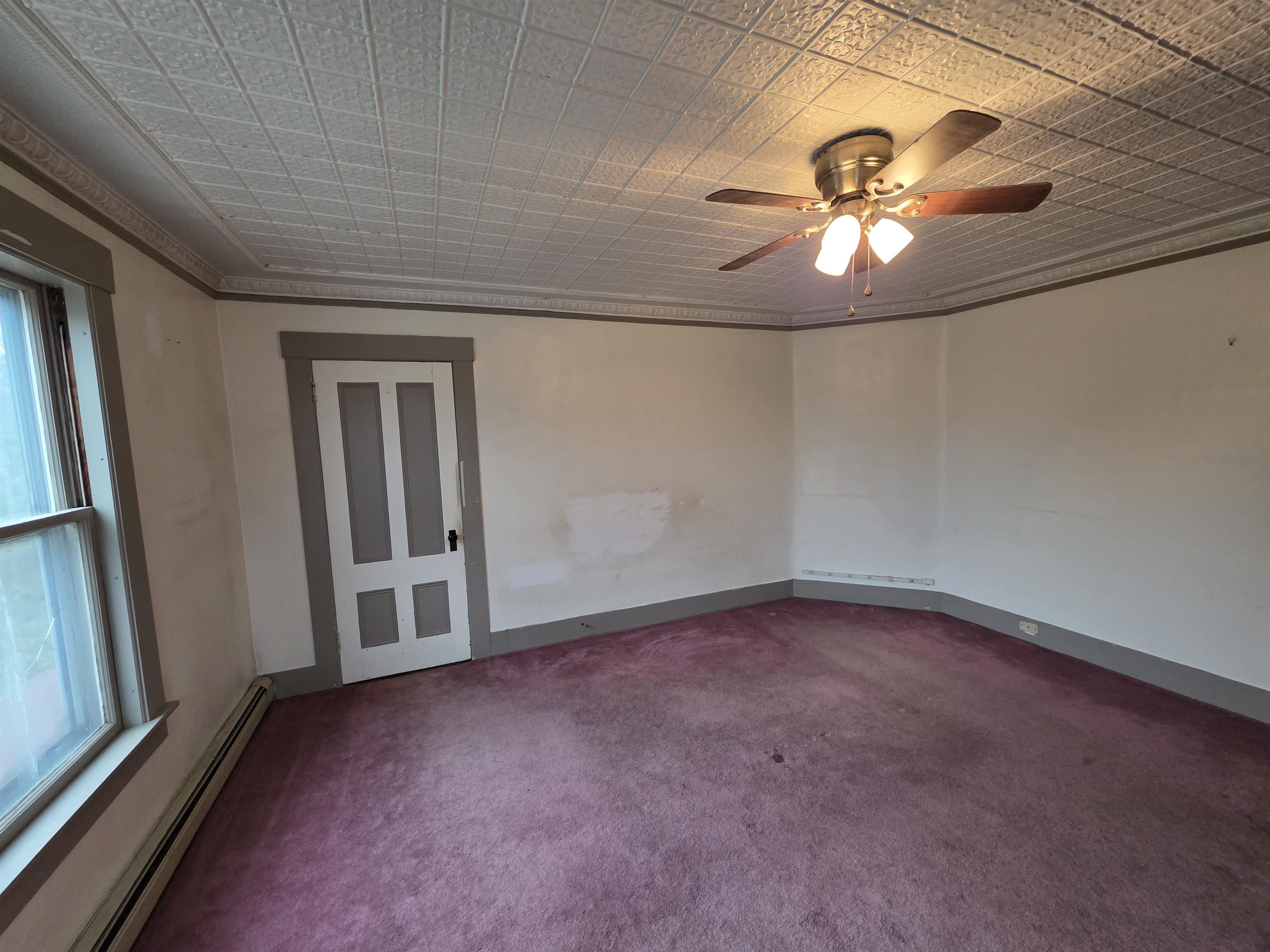 Weare, New Hampshire 03281, United States, 5 Bedrooms Bedrooms, ,3 BathroomsBathrooms,Residential,Active,226816