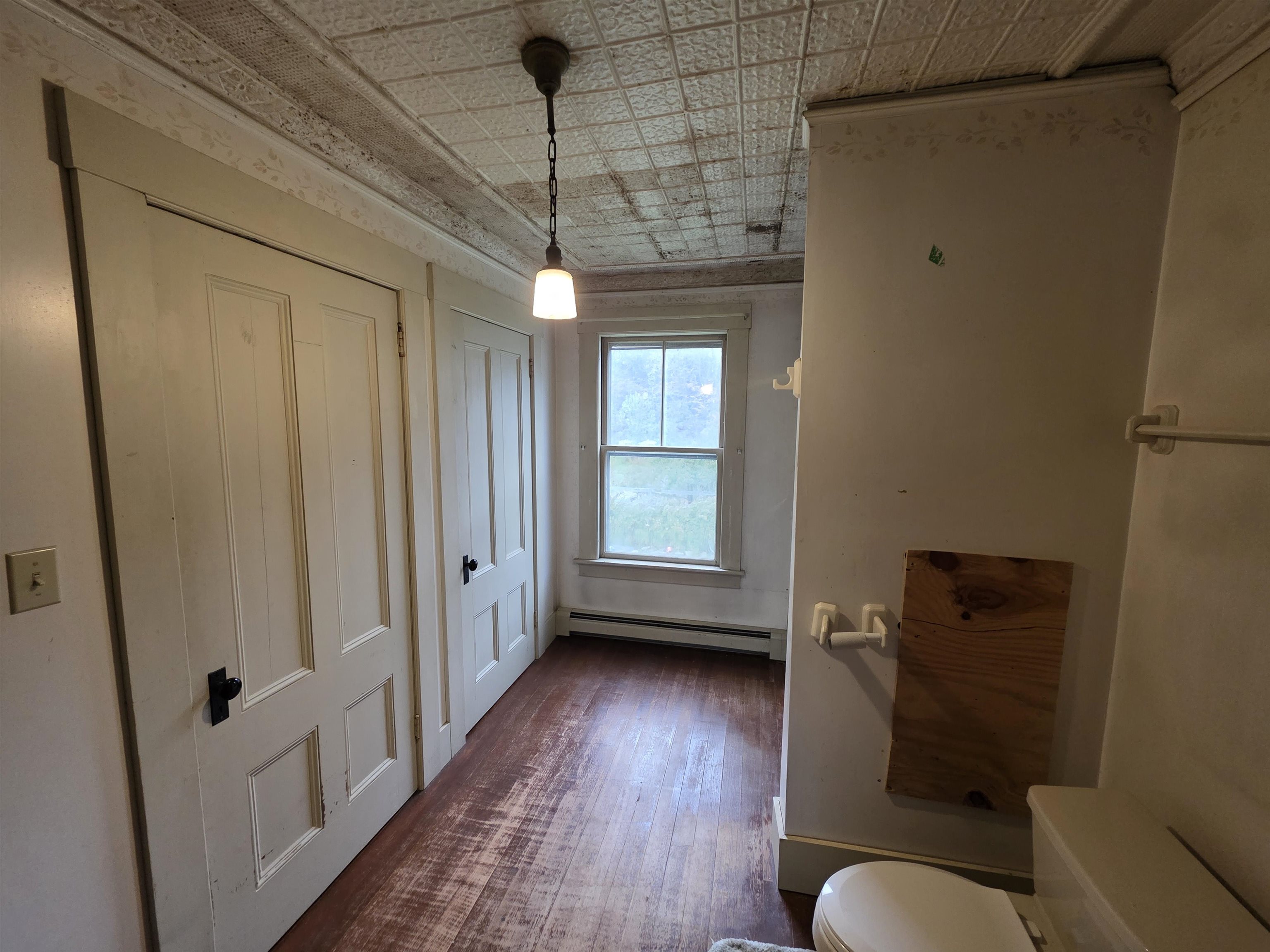 Weare, New Hampshire 03281, United States, 5 Bedrooms Bedrooms, ,3 BathroomsBathrooms,Residential,Active,226816