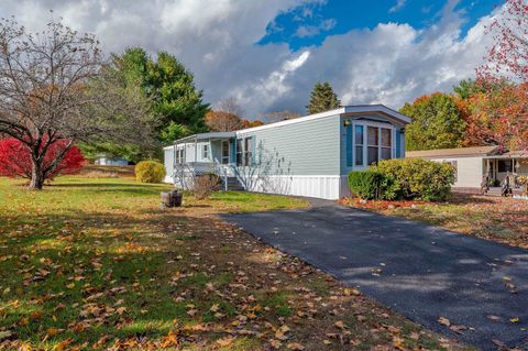 22 Cherokee Way Rochester NH 03867