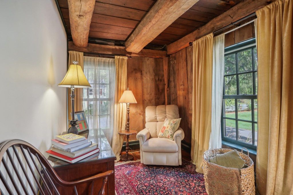 Photo of 5 Nesmith St, Derry, NH 03038 (MLS # 5060343)