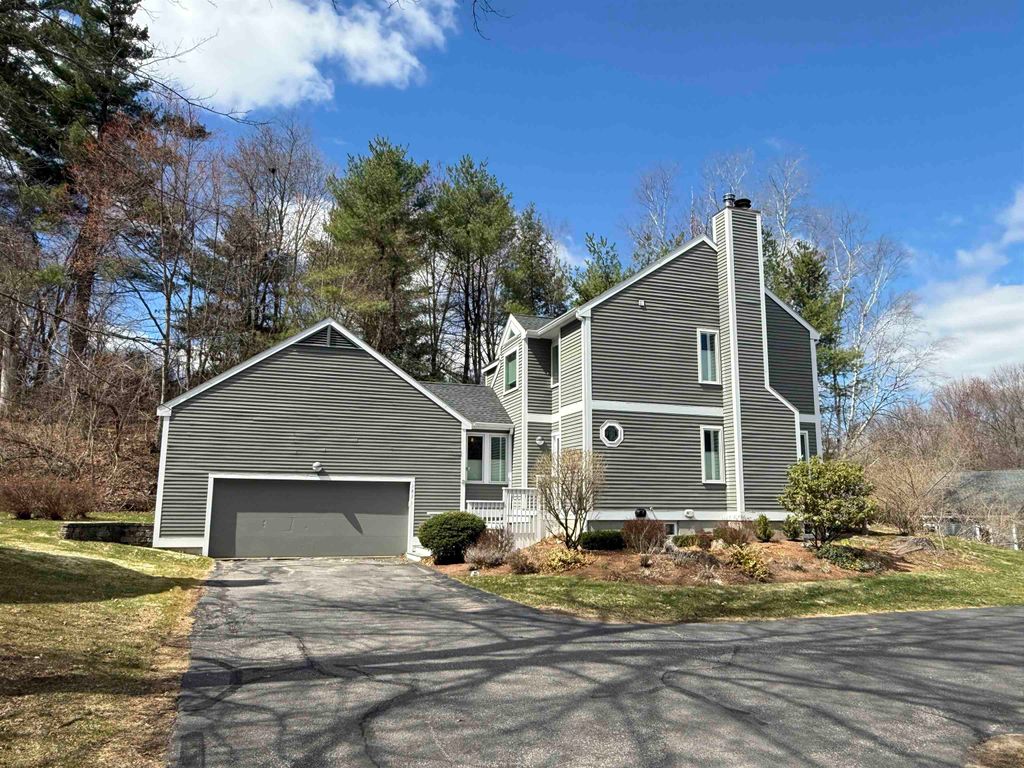 Photo of 141 Chase Way, Manchester, NH 03104 (MLS # 5076381)