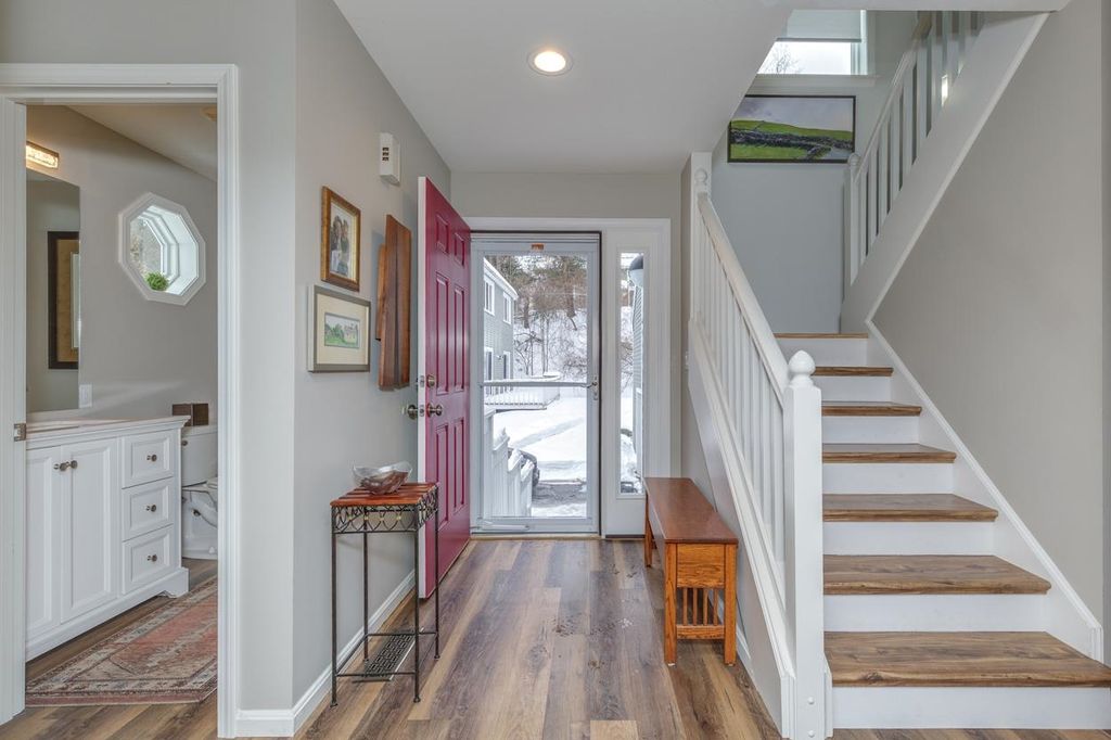 Photo of 141 Chase Way, Manchester, NH 03104 (MLS # 5076381)