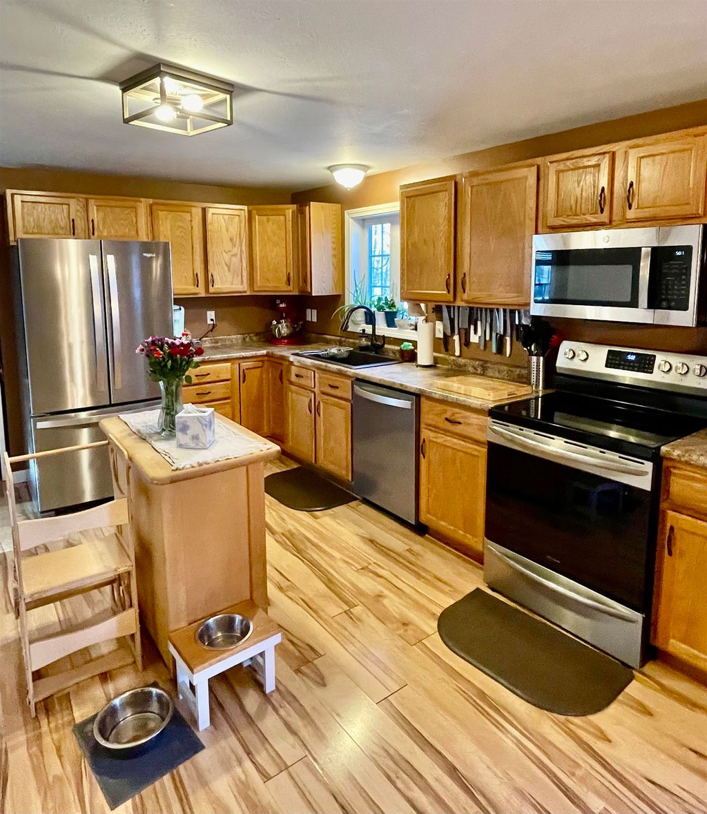 Photo of 10 HEMLOCK Street, Hillsborough, NH 03244 (MLS # 5080311)