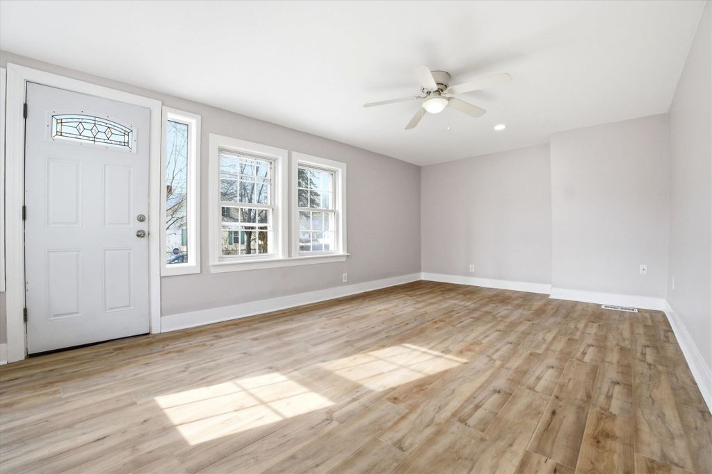 Photo of 466 S Beech Street, Manchester, NH 03103 (MLS # 5077144)