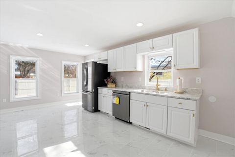 Photo of 466 S Beech Street, Manchester, NH 03103 (MLS # 5077144)