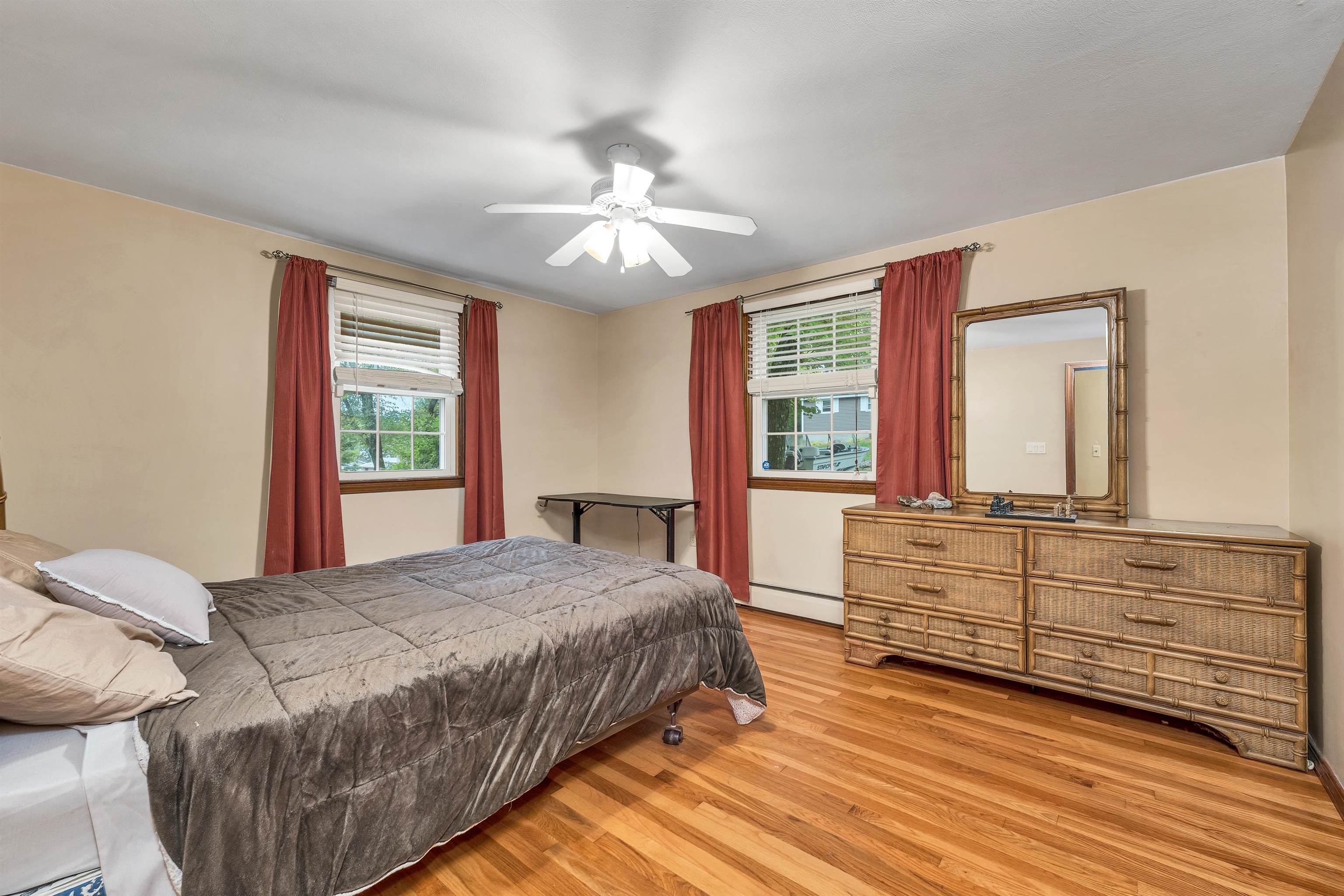 Merrimack, New Hampshire 03054, United States, 4 Bedrooms Bedrooms, ,2 BathroomsBathrooms,Residential,Active,215731