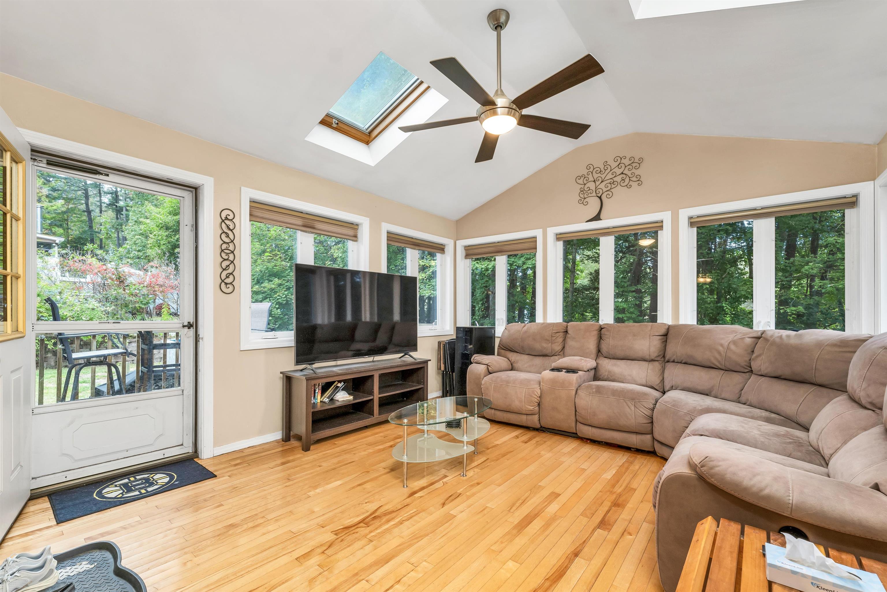 Merrimack, New Hampshire 03054, United States, 4 Bedrooms Bedrooms, ,2 BathroomsBathrooms,Residential,Active,215731