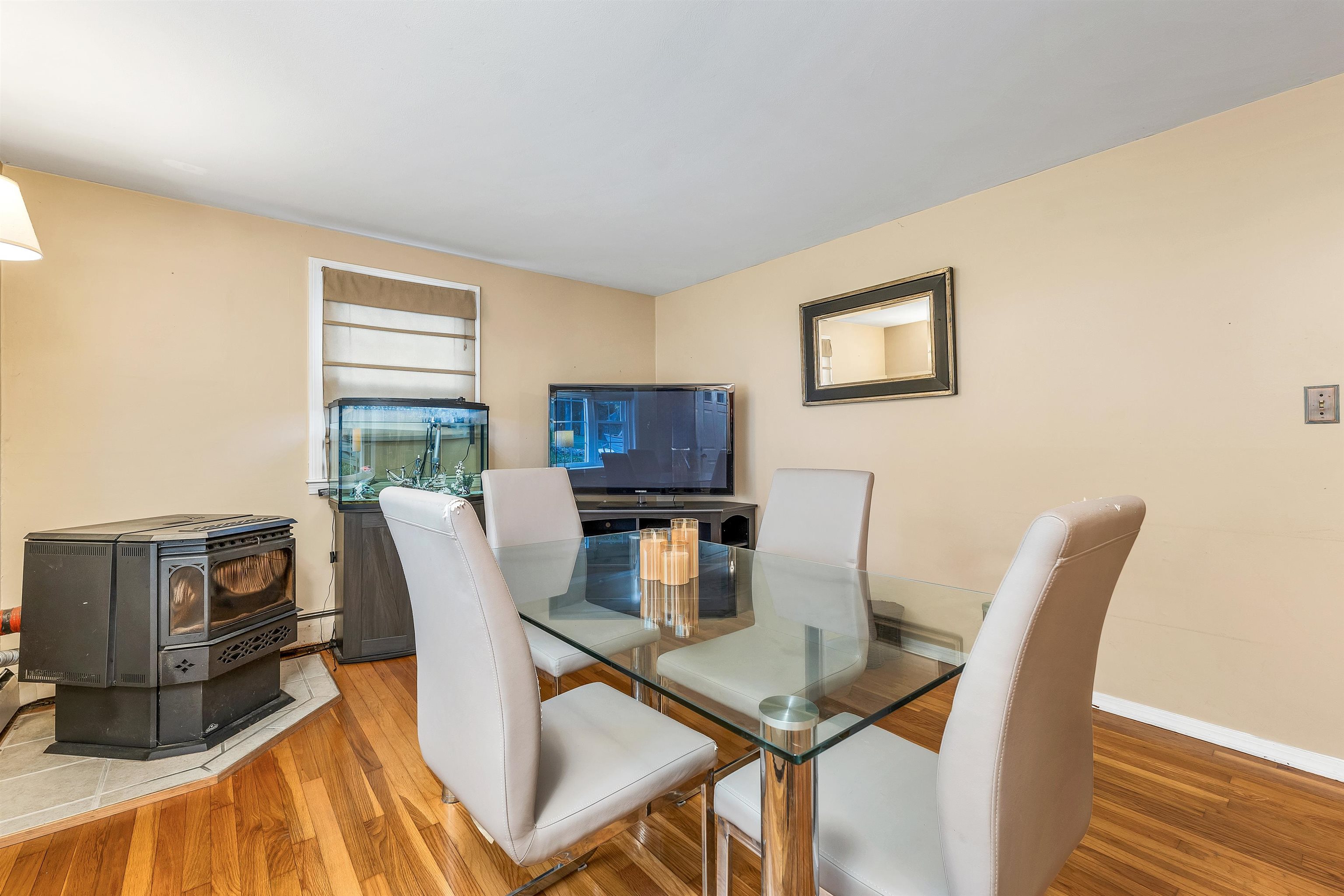 Merrimack, New Hampshire 03054, United States, 4 Bedrooms Bedrooms, ,2 BathroomsBathrooms,Residential,Active,215731