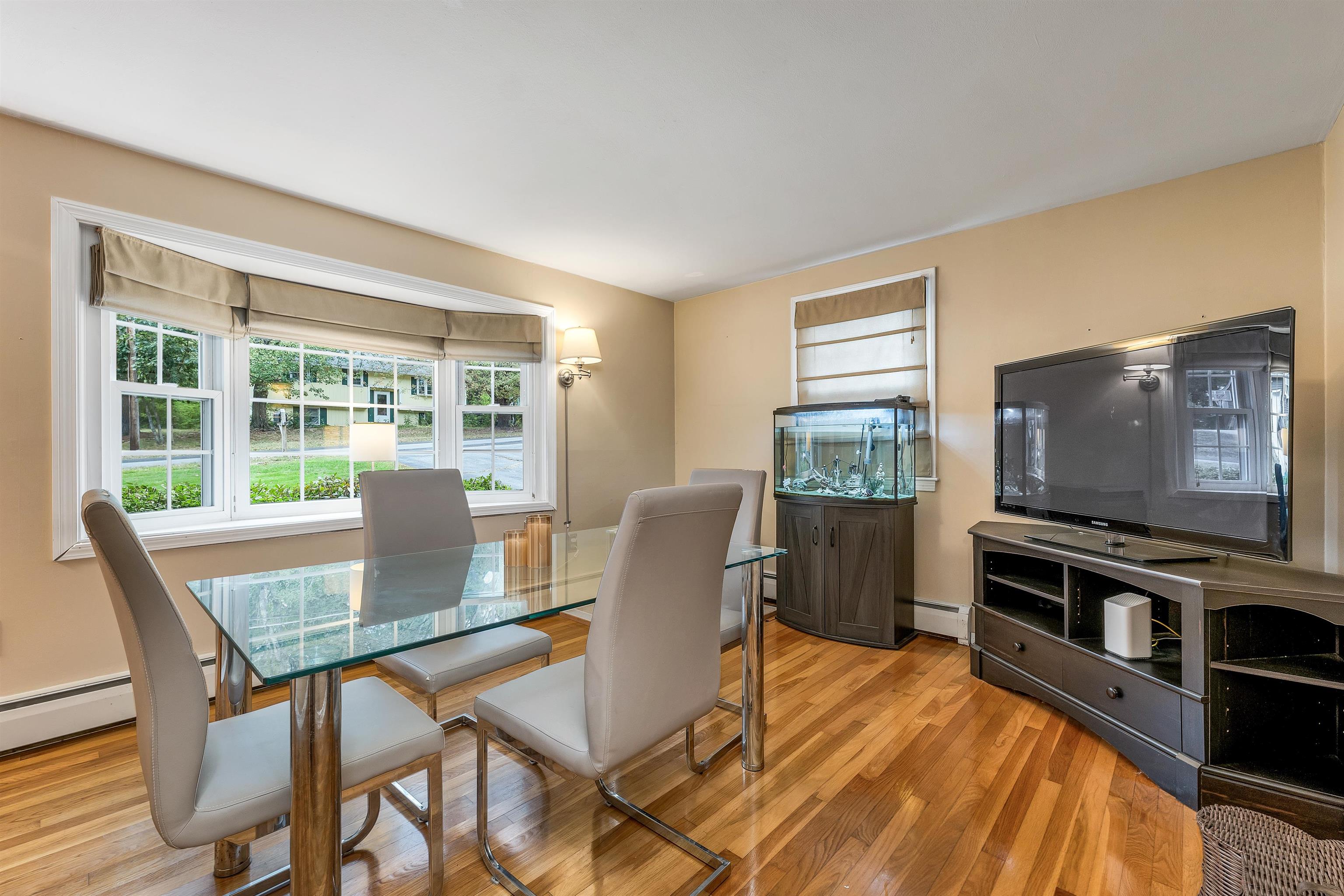 Merrimack, New Hampshire 03054, United States, 4 Bedrooms Bedrooms, ,2 BathroomsBathrooms,Residential,Active,215731