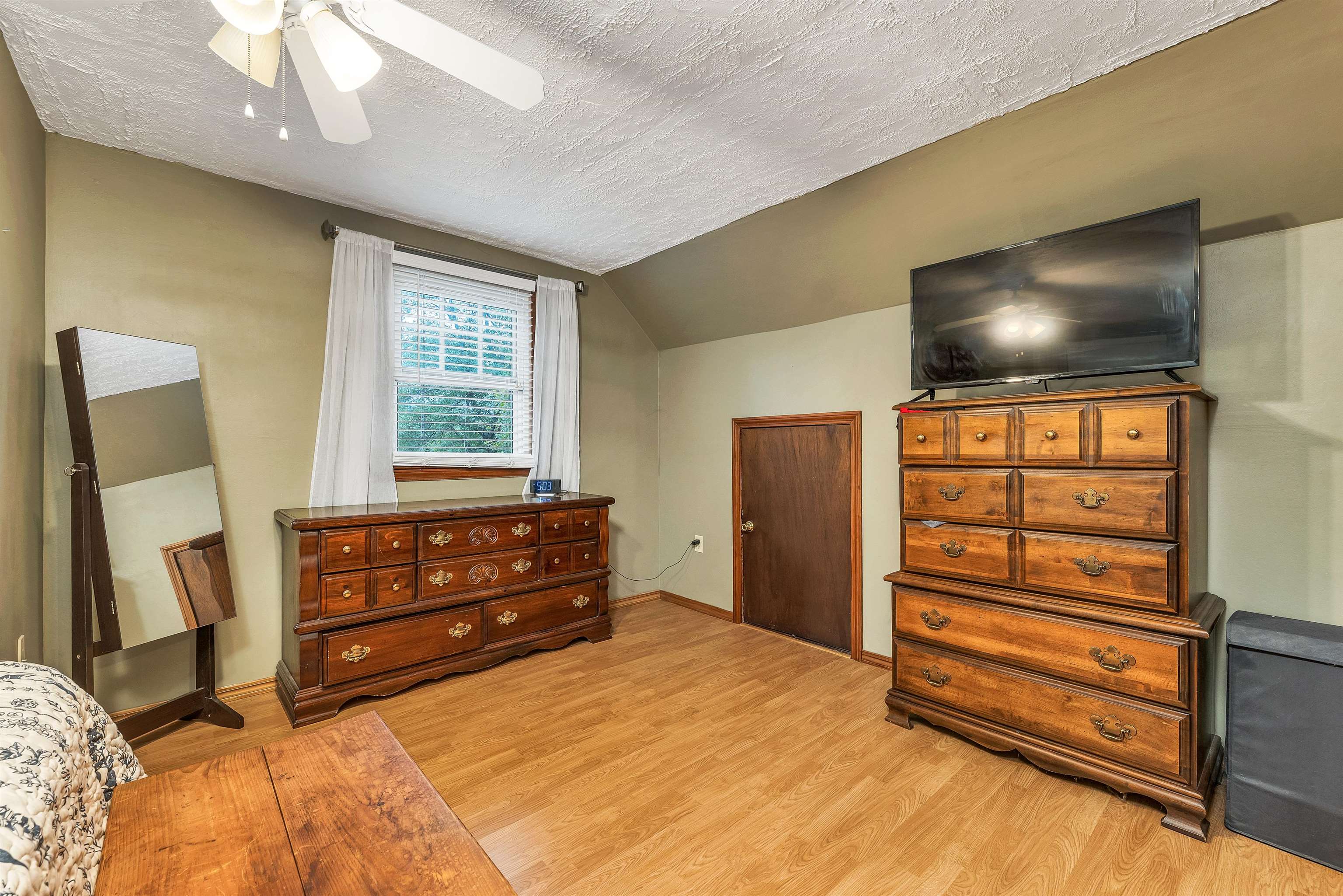 Merrimack, New Hampshire 03054, United States, 4 Bedrooms Bedrooms, ,2 BathroomsBathrooms,Residential,Active,215731