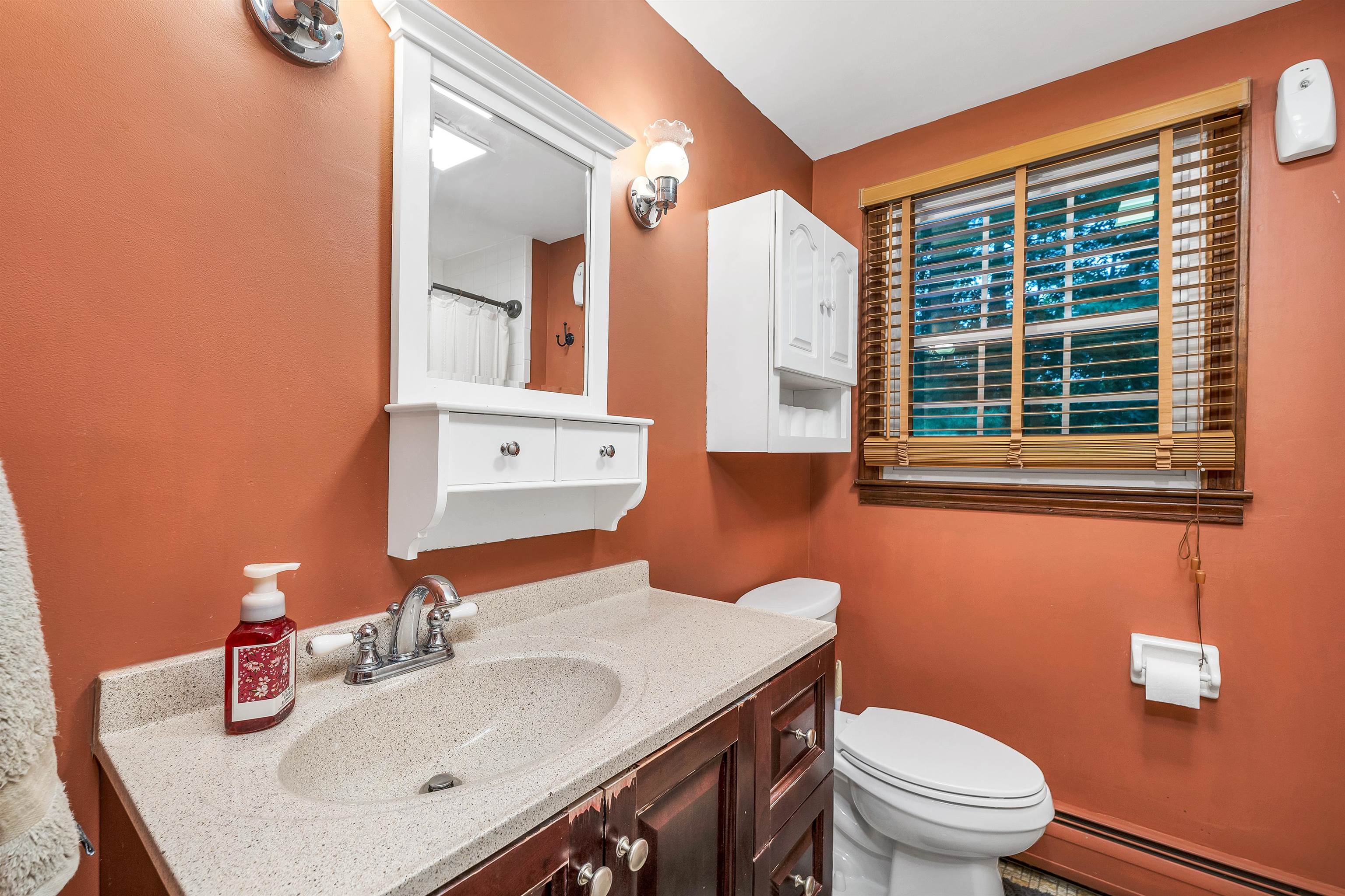 Merrimack, New Hampshire 03054, United States, 4 Bedrooms Bedrooms, ,2 BathroomsBathrooms,Residential,Active,215731