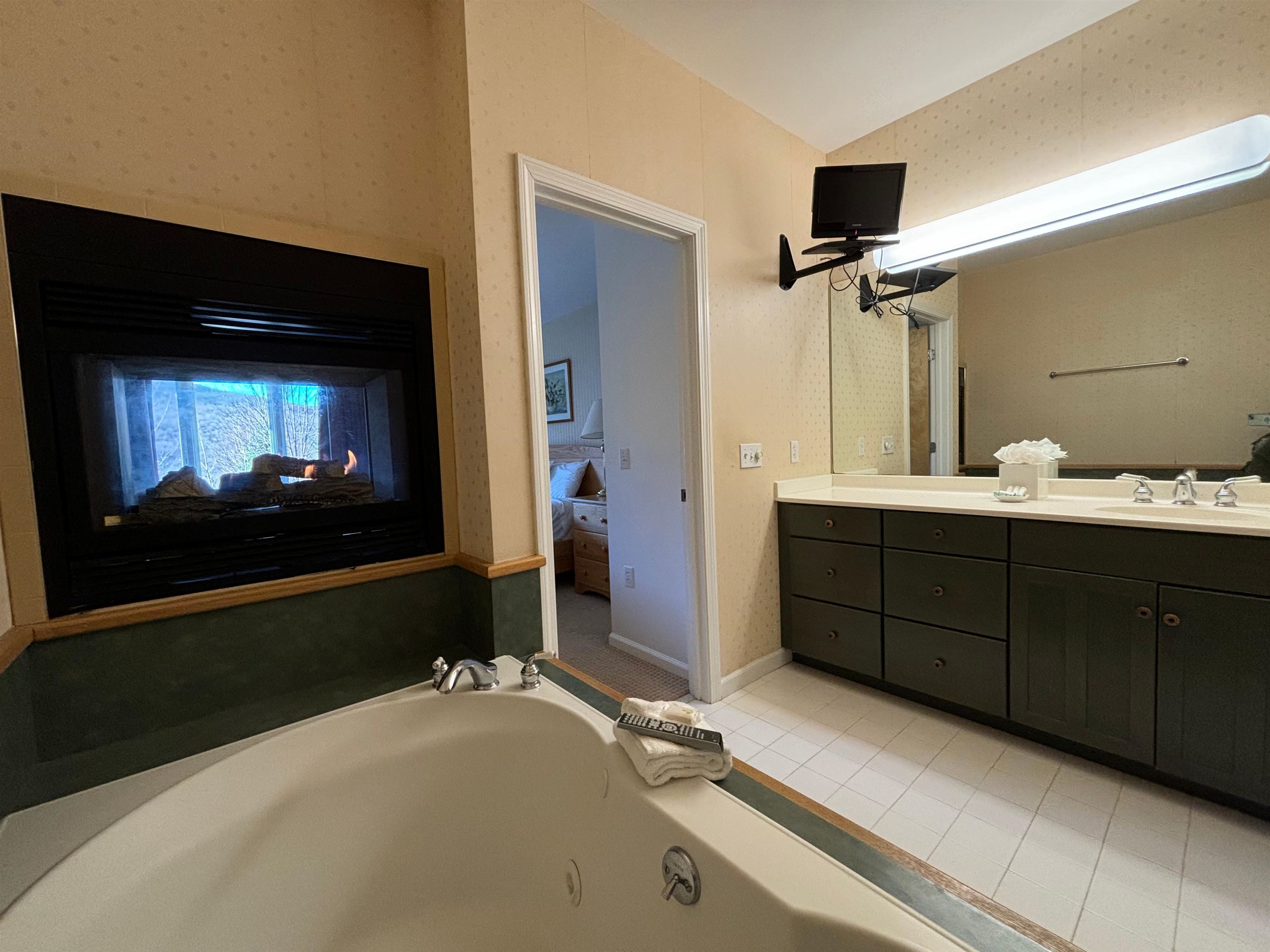 Cambridge, Vermont 05464, United States, 2 Bedrooms Bedrooms, ,2 BathroomsBathrooms,Residential,Active,32498