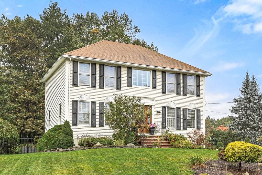 Photo of 7 Gibney Circle, Salem, NH 03079 (MLS # 5066055)