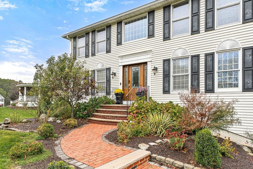 Photo of 7 Gibney Circle, Salem, NH 03079 (MLS # 5066055)