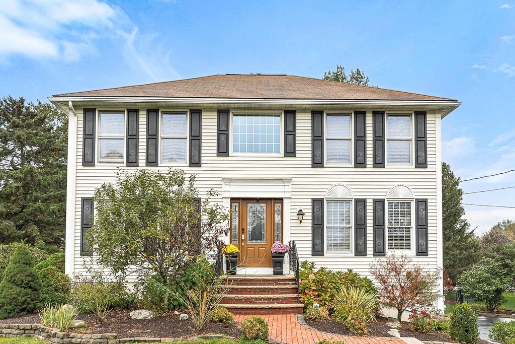 Photo of 7 Gibney Circle, Salem, NH 03079 (MLS # 5066055)