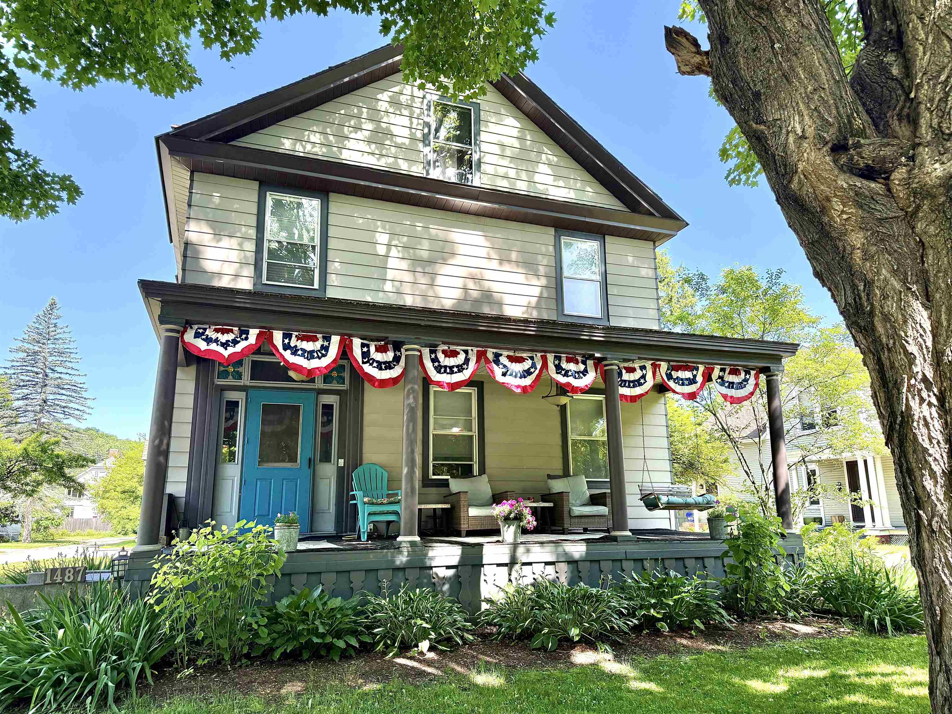 1487 Main Street
