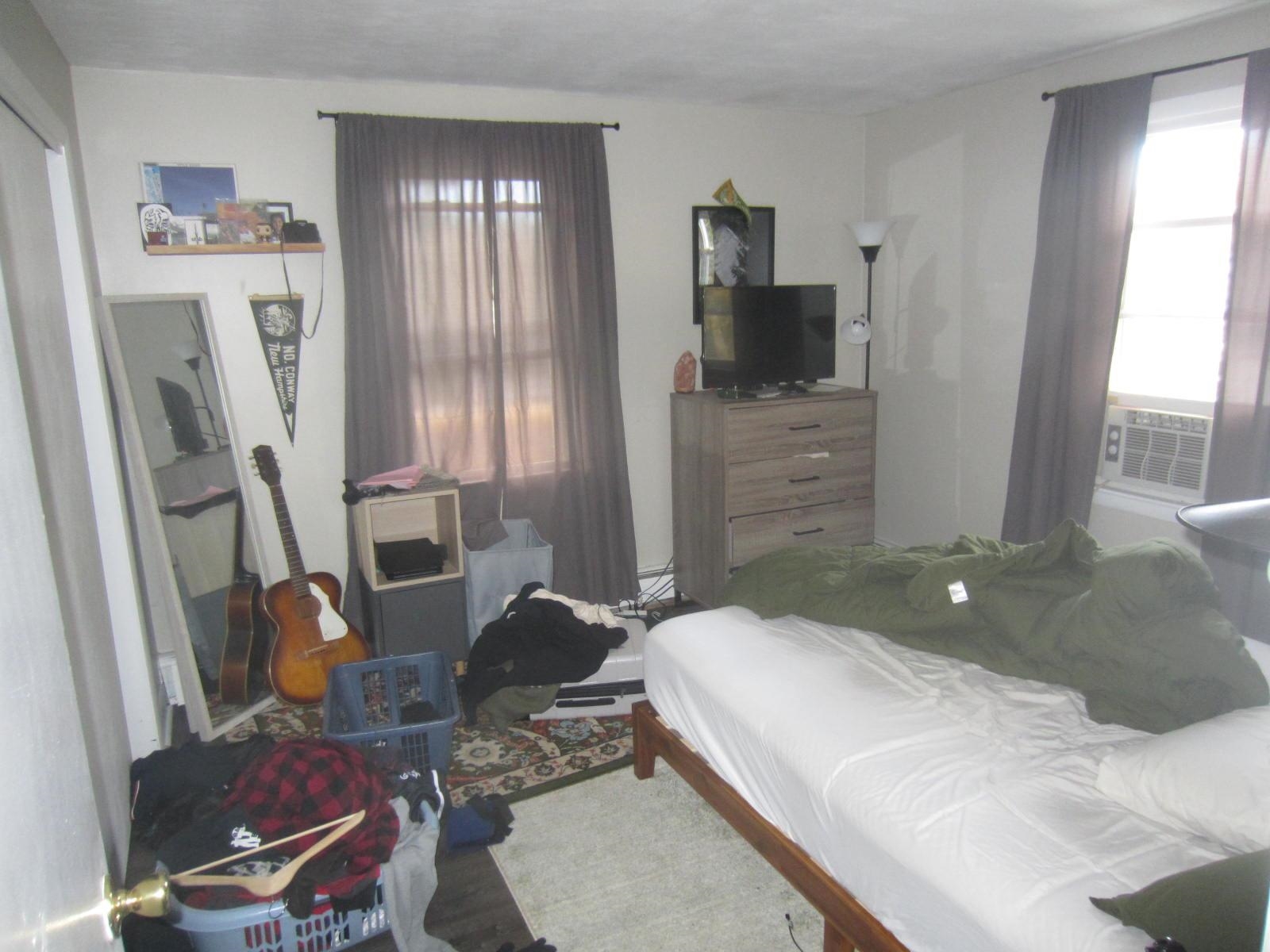 Somersworth, New Hampshire 03878, United States, 3 Bedrooms Bedrooms, ,1 BathroomBathrooms,Residential,Active,217657