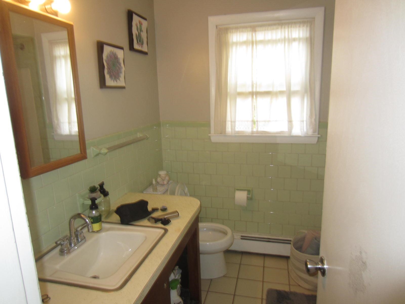 Somersworth, New Hampshire 03878, United States, 3 Bedrooms Bedrooms, ,1 BathroomBathrooms,Residential,Active,217657