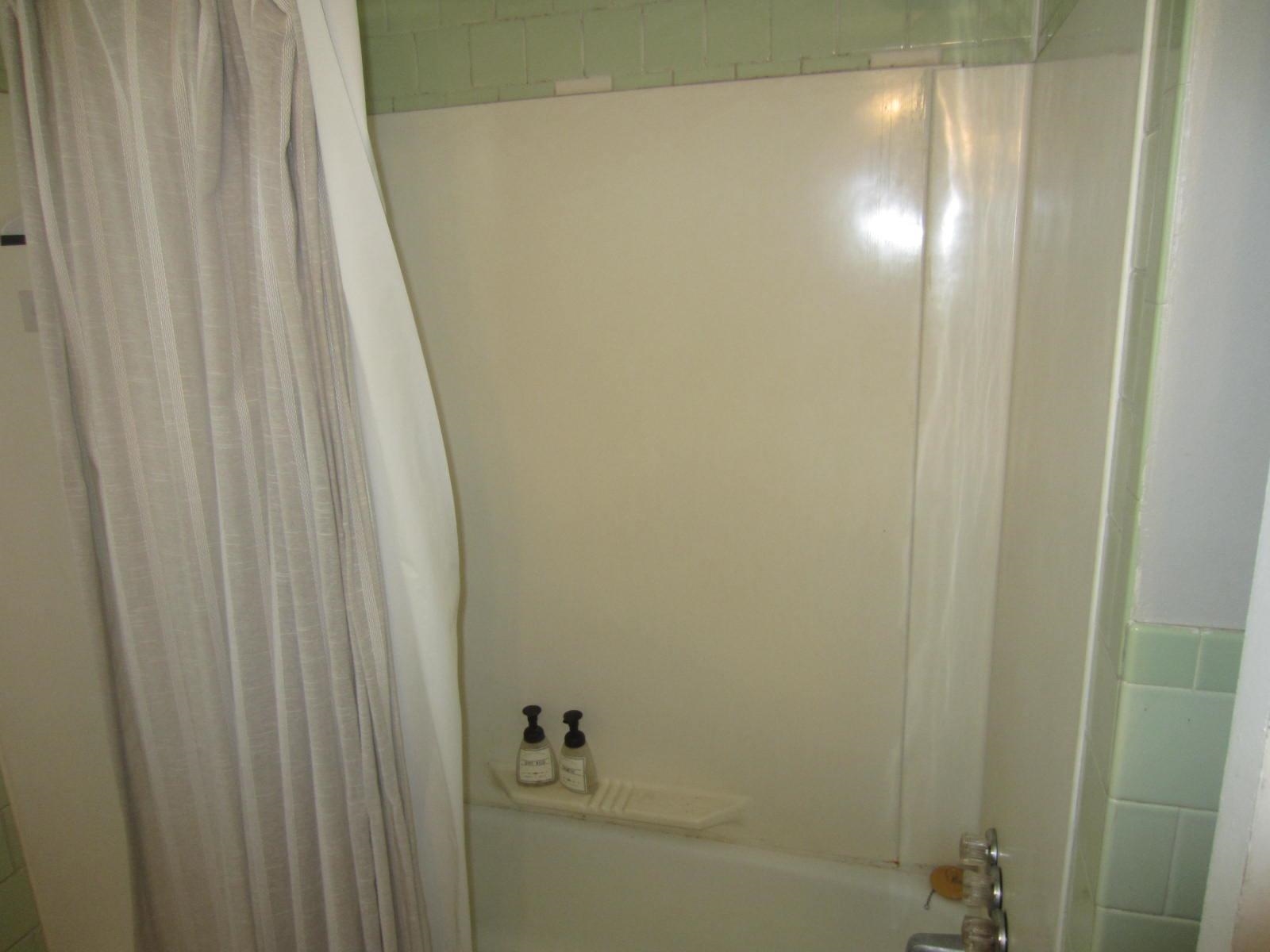 Somersworth, New Hampshire 03878, United States, 3 Bedrooms Bedrooms, ,1 BathroomBathrooms,Residential,Active,217657