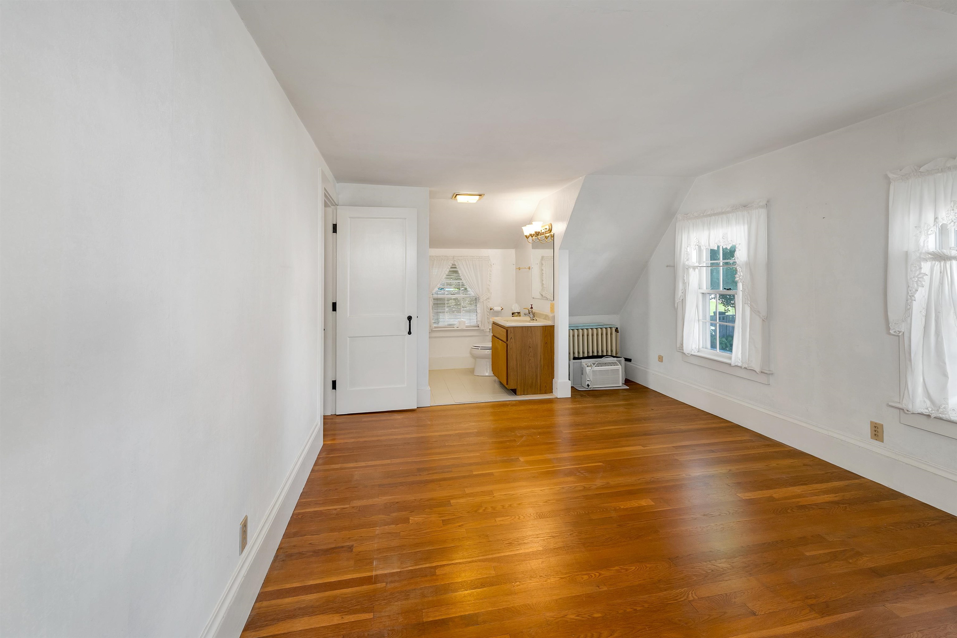 Laconia, New Hampshire 03246, United States, 3 Bedrooms Bedrooms, ,3 BathroomsBathrooms,Residential,Pending,180473