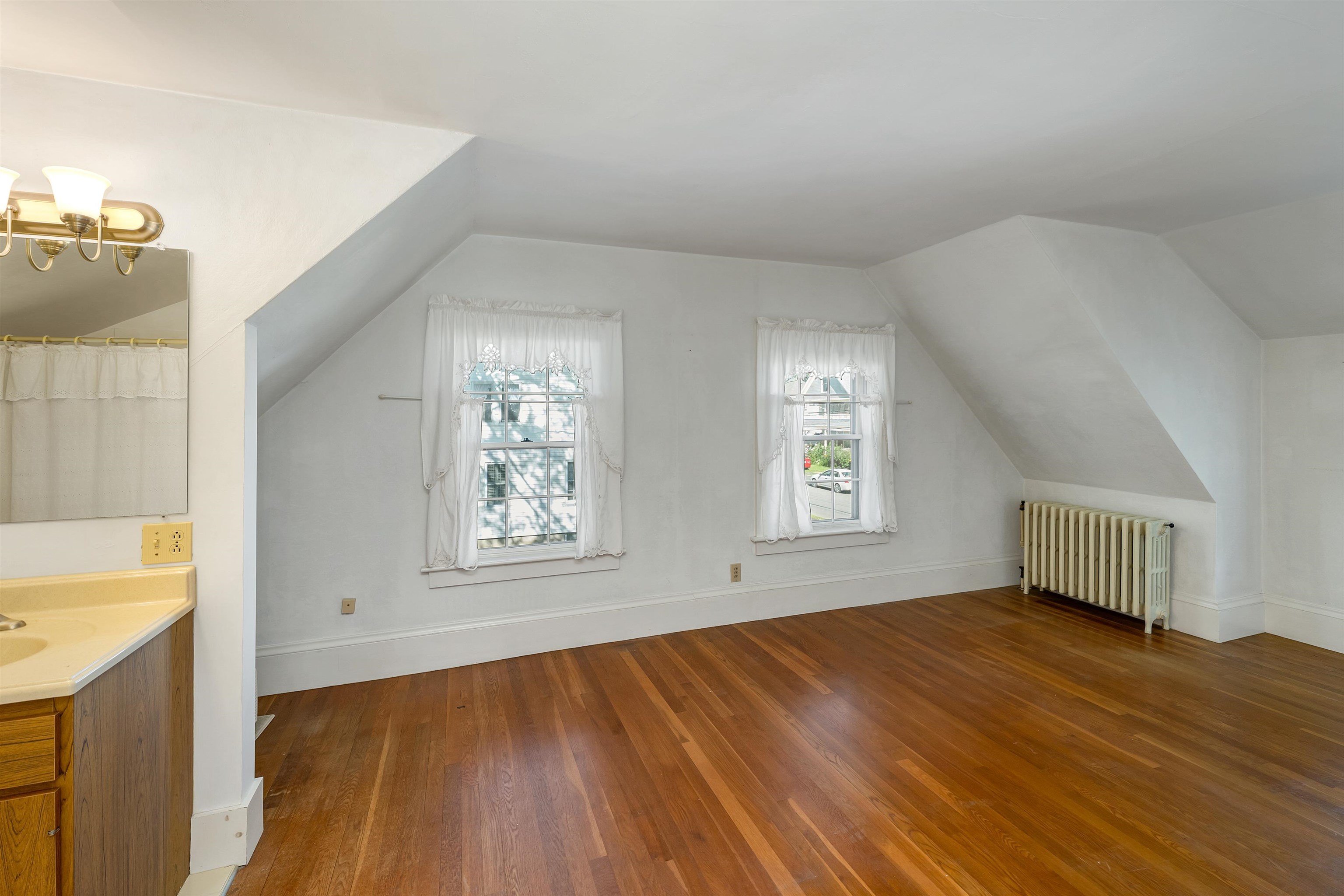 Laconia, New Hampshire 03246, United States, 3 Bedrooms Bedrooms, ,3 BathroomsBathrooms,Residential,Pending,180473