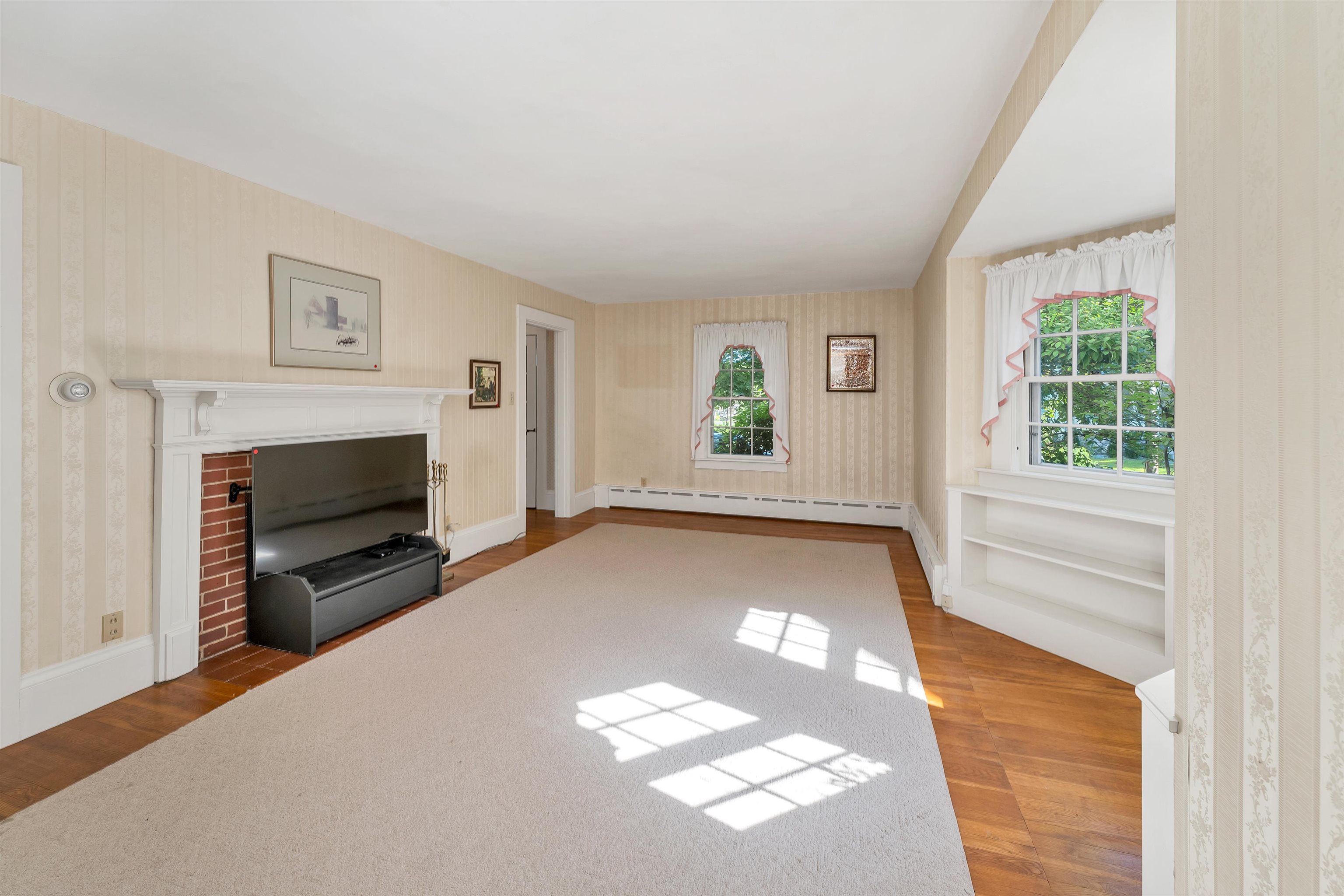 Laconia, New Hampshire 03246, United States, 3 Bedrooms Bedrooms, ,3 BathroomsBathrooms,Residential,Pending,180473