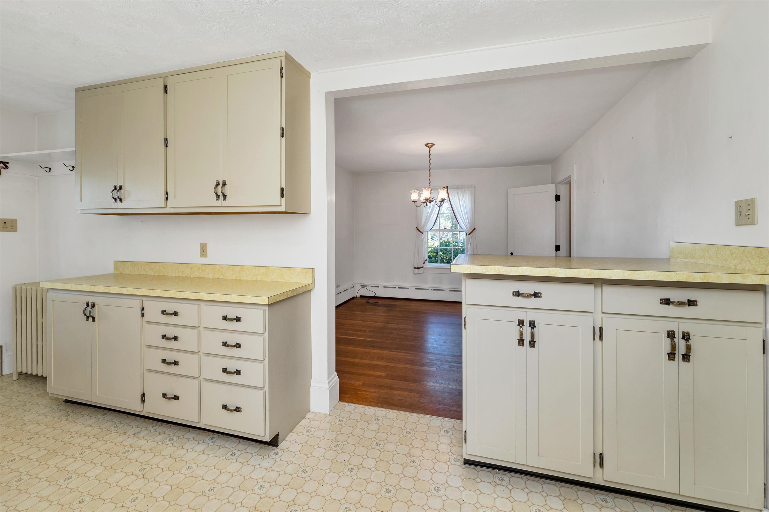 Laconia, New Hampshire 03246, United States, 3 Bedrooms Bedrooms, ,3 BathroomsBathrooms,Residential,Pending,180473