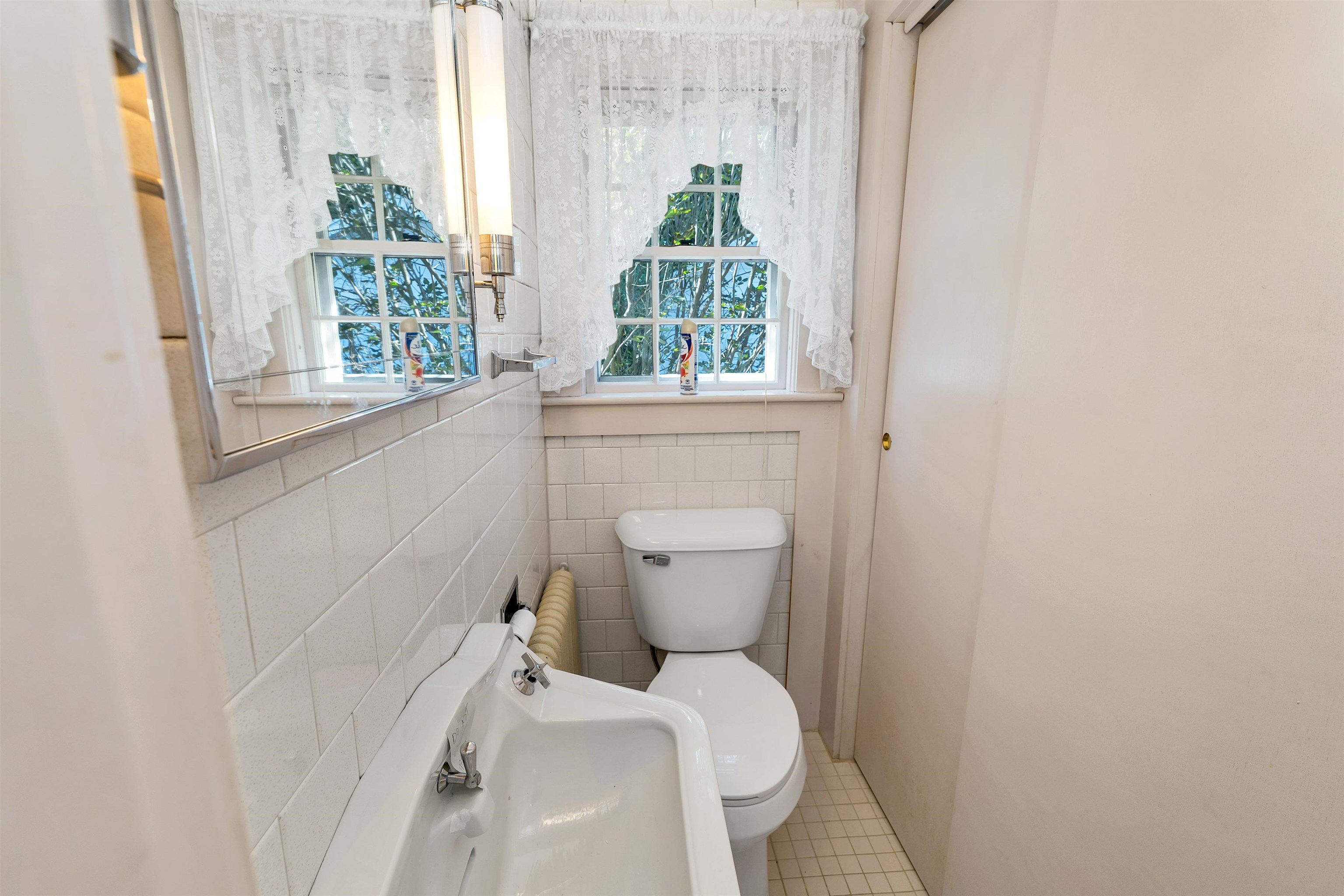 Laconia, New Hampshire 03246, United States, 3 Bedrooms Bedrooms, ,3 BathroomsBathrooms,Residential,Pending,180473