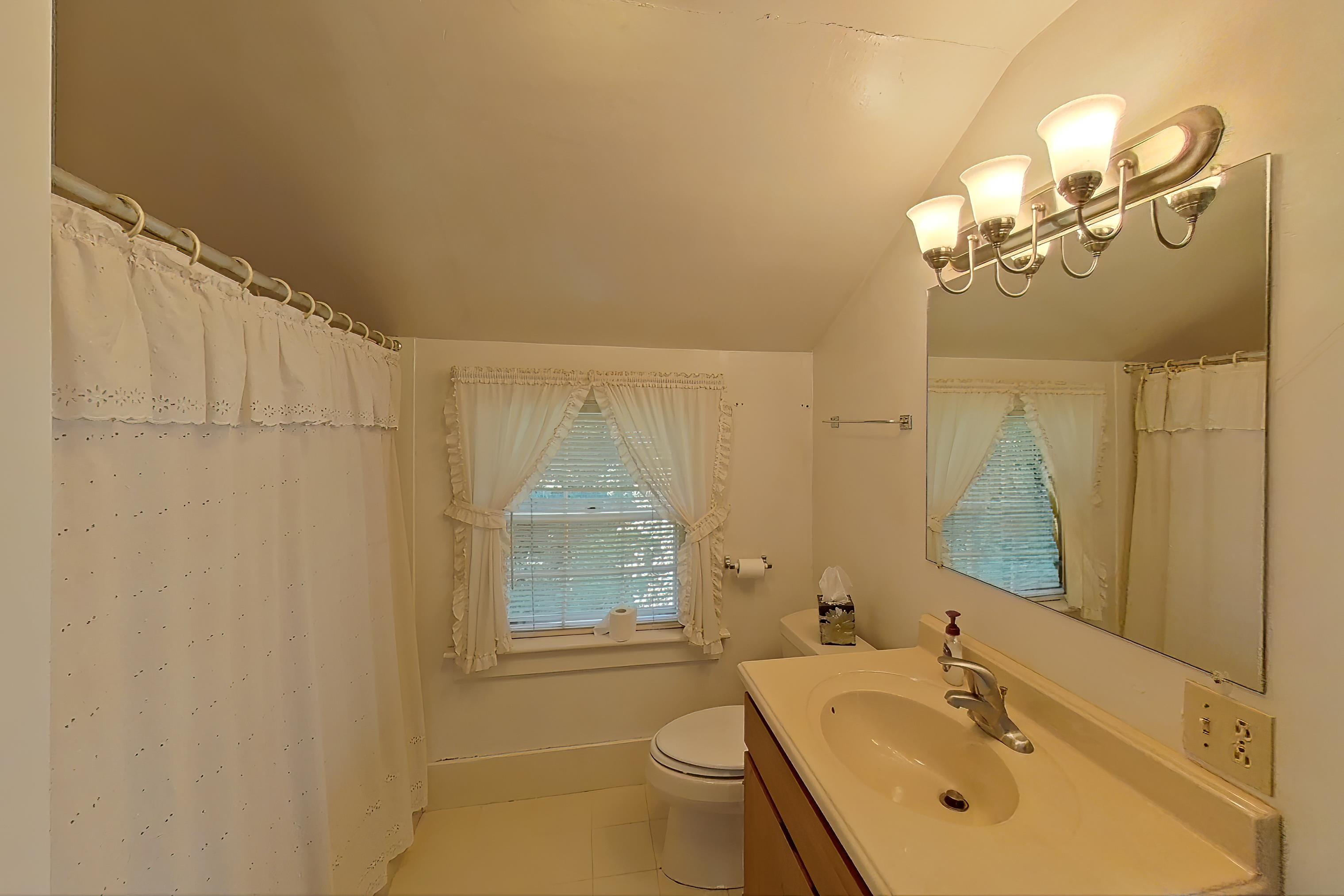 Laconia, New Hampshire 03246, United States, 3 Bedrooms Bedrooms, ,3 BathroomsBathrooms,Residential,Pending,180473