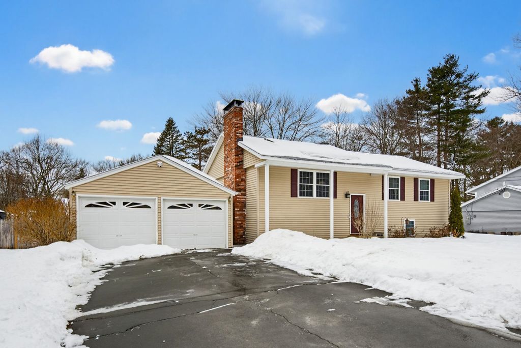 Photo of 2 Doncaster Drive, Nashua, NH 03062 (MLS # 5078612)