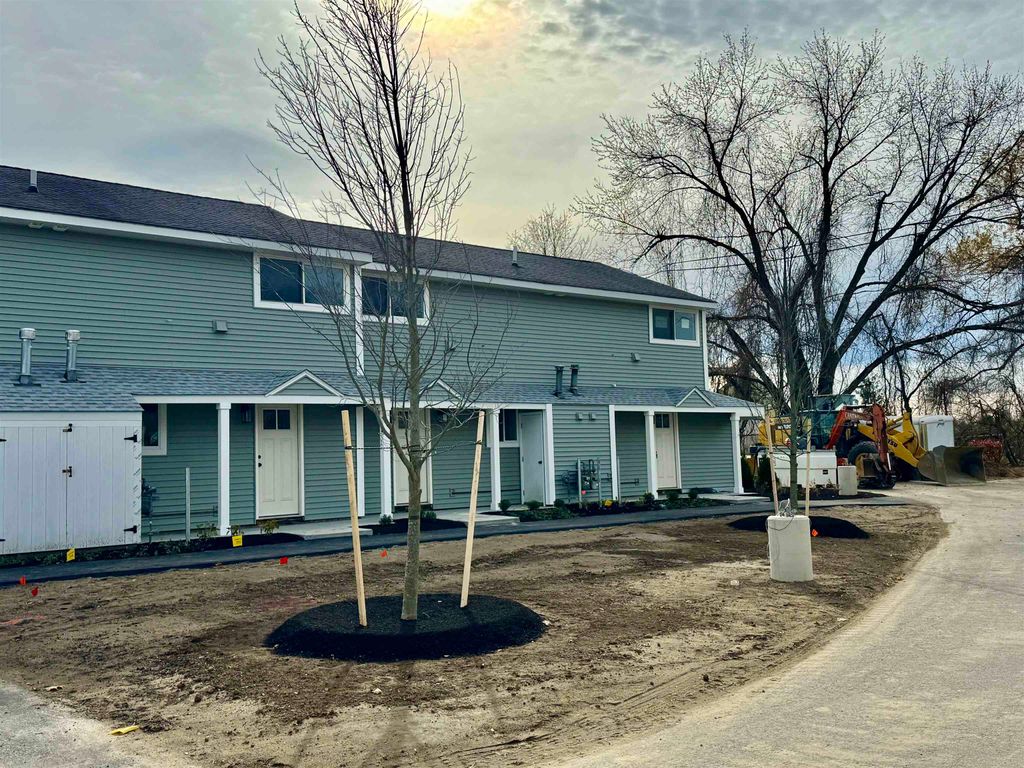Photo of 13 Birdie Grove #4, Rochester, NH 03839 (MLS # 5089080)