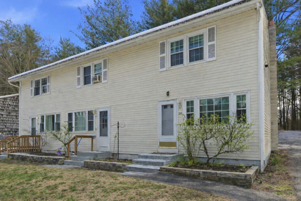 Photo of 10 Woodburn Road #Unit C, Litchfield, NH 03052 (MLS # 5074970)