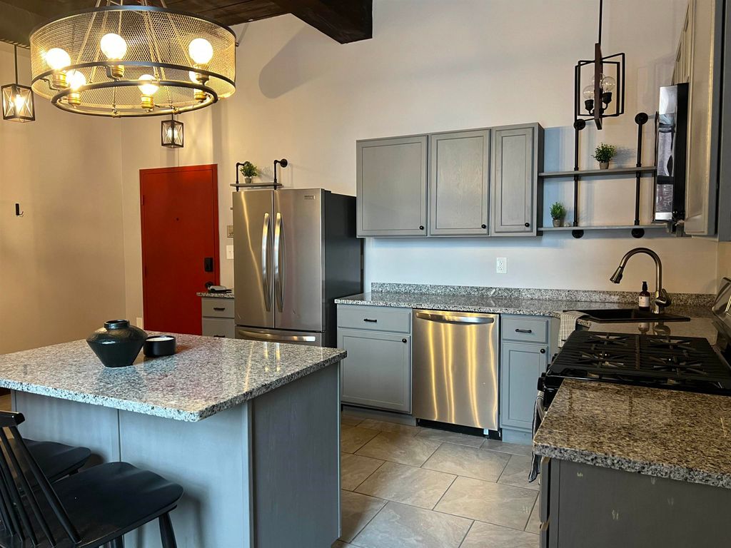 Photo of 470 Silver Street #113, Manchester, NH 03103 (MLS # 5079116)