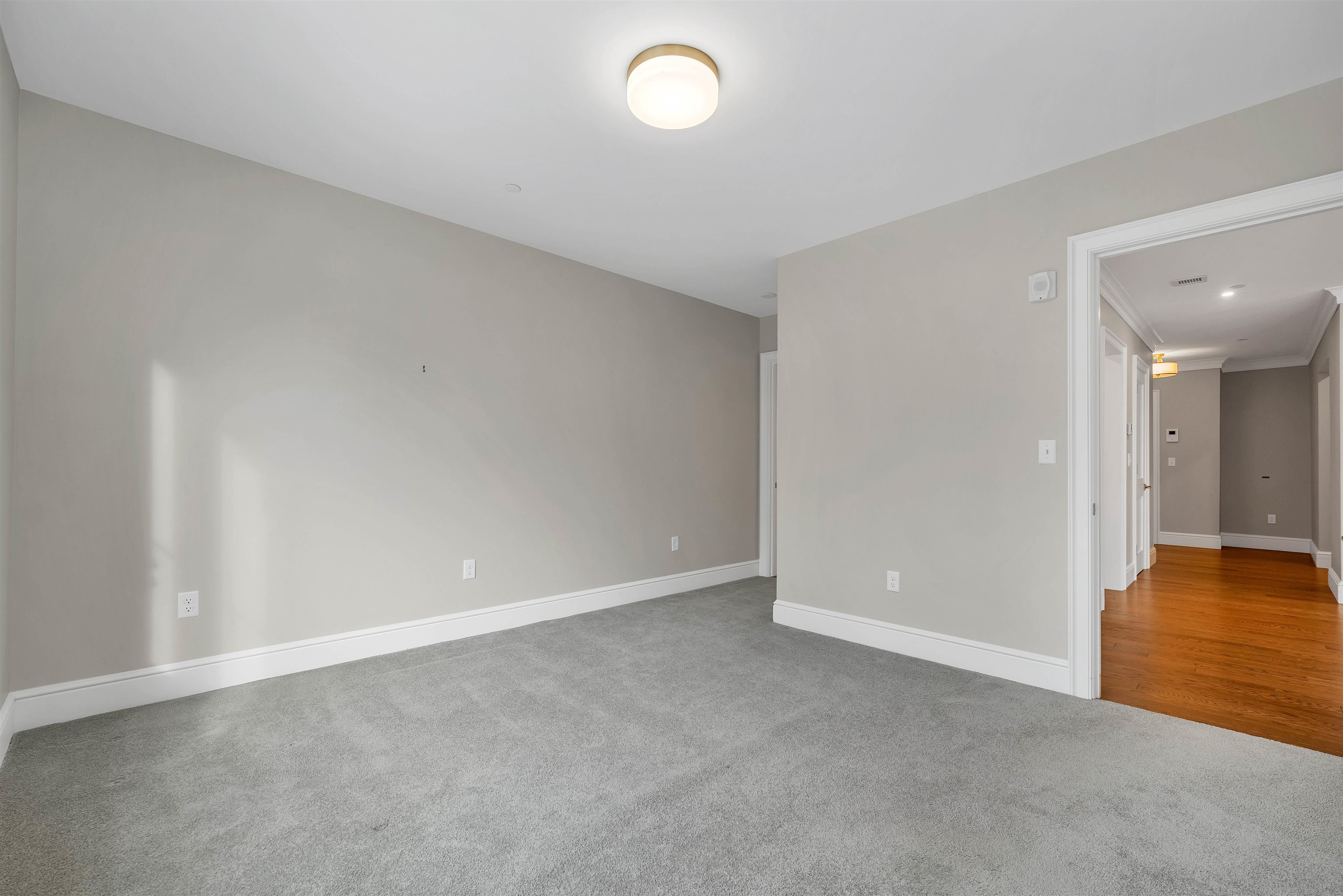 Exeter, New Hampshire 03833, United States, 2 Bedrooms Bedrooms, ,2 BathroomsBathrooms,Residential,Pending,22709