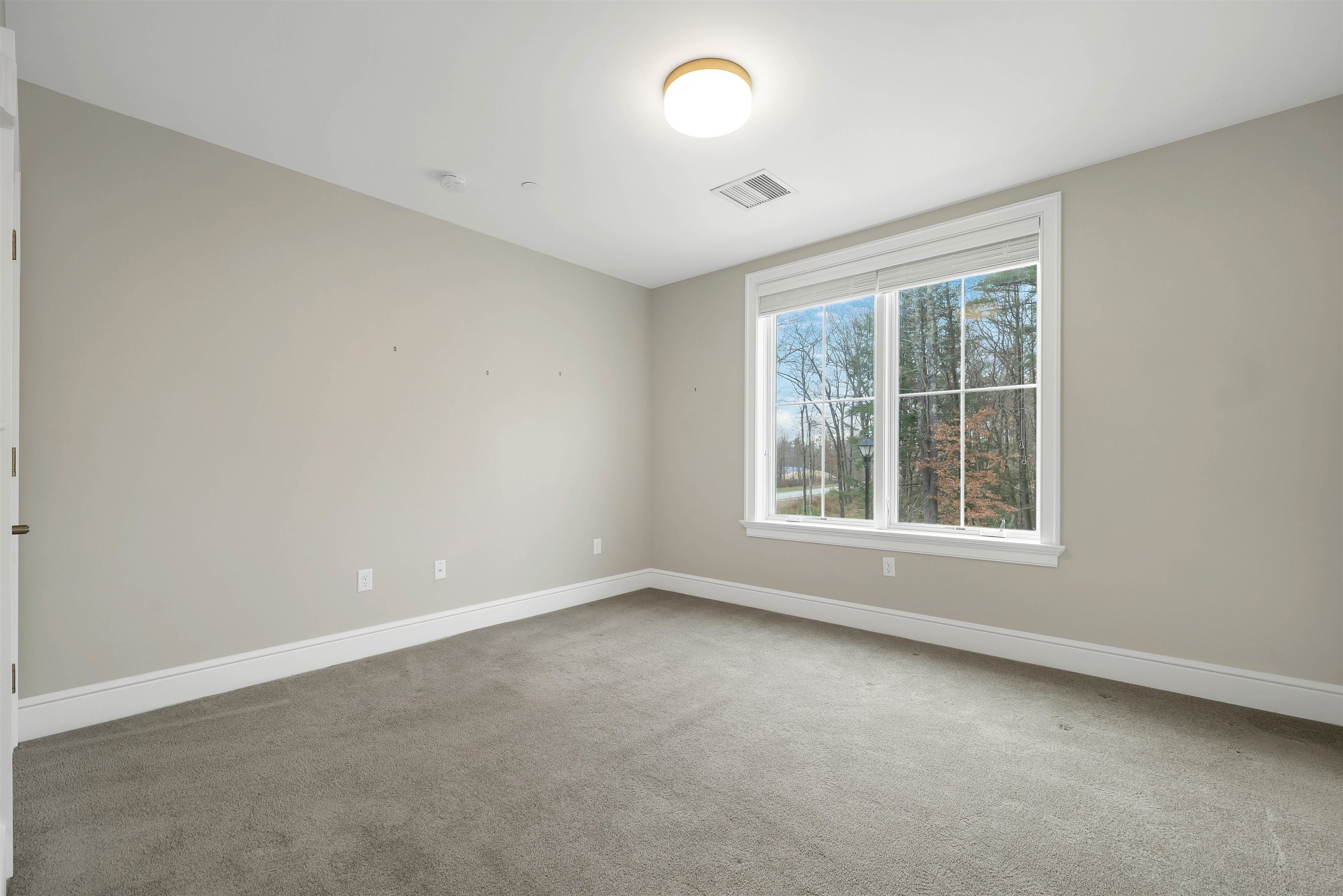 Exeter, New Hampshire 03833, United States, 2 Bedrooms Bedrooms, ,2 BathroomsBathrooms,Residential,Pending,22709