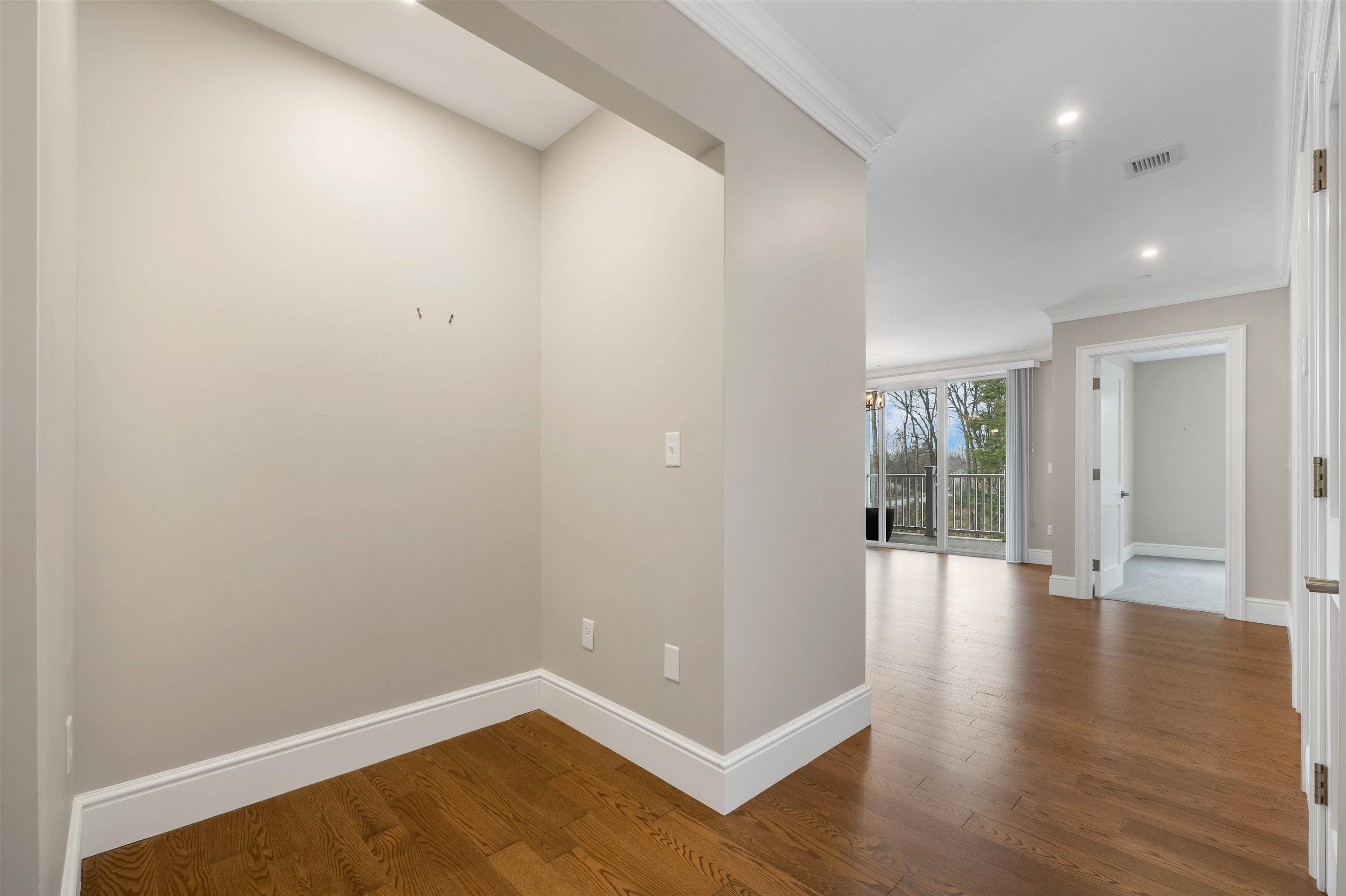 Exeter, New Hampshire 03833, United States, 2 Bedrooms Bedrooms, ,2 BathroomsBathrooms,Residential,Pending,22709