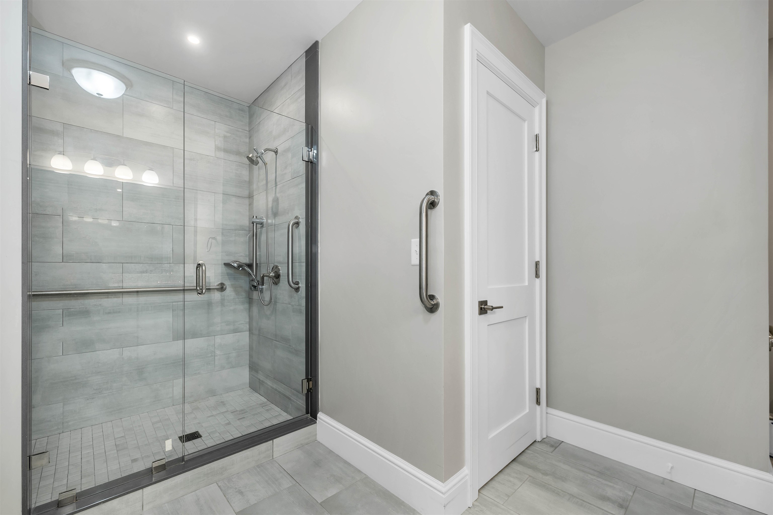 Exeter, New Hampshire 03833, United States, 2 Bedrooms Bedrooms, ,2 BathroomsBathrooms,Residential,Pending,22709