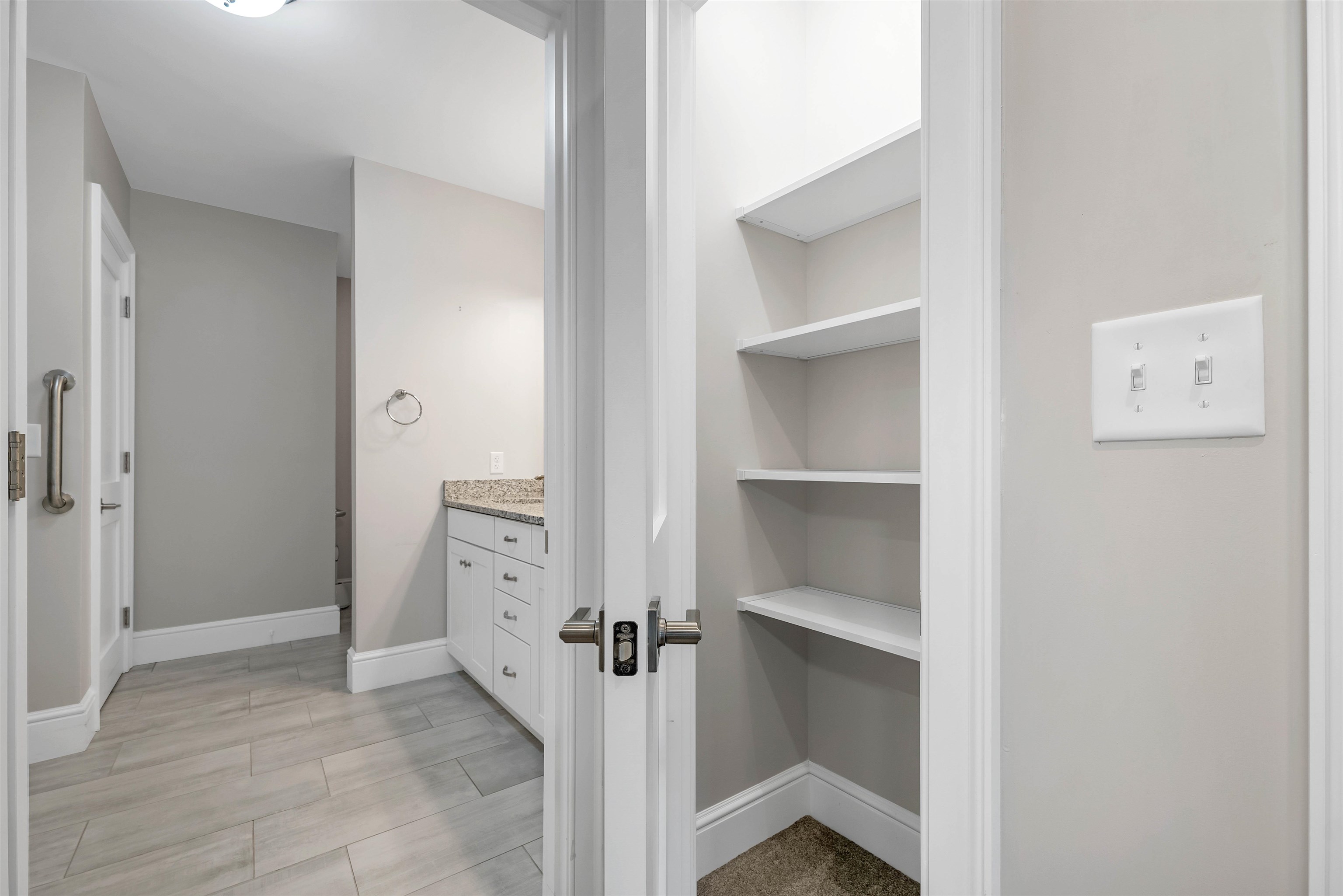 Exeter, New Hampshire 03833, United States, 2 Bedrooms Bedrooms, ,2 BathroomsBathrooms,Residential,Pending,22709