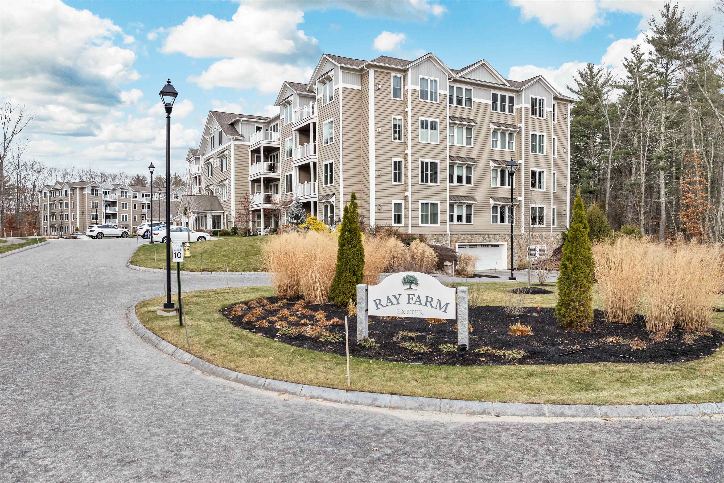 Exeter, New Hampshire 03833, United States, 2 Bedrooms Bedrooms, ,2 BathroomsBathrooms,Residential,Pending,22709