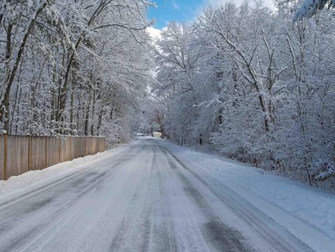 Photo of 22 Olde Country Village Road, Londonderry, NH 03053 (MLS # 5074399)